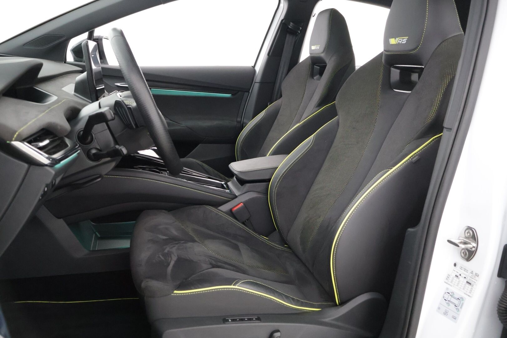 Skoda Enyaq 2023 Coupe 80x 4x4 RS iV - 3,99 % KORKOTARJOUS TÄHÄN AUTOON - * ACC / KeyLessGo / Blis / Crystal Lightning Matrix / P.Kamera / Muistipenkki