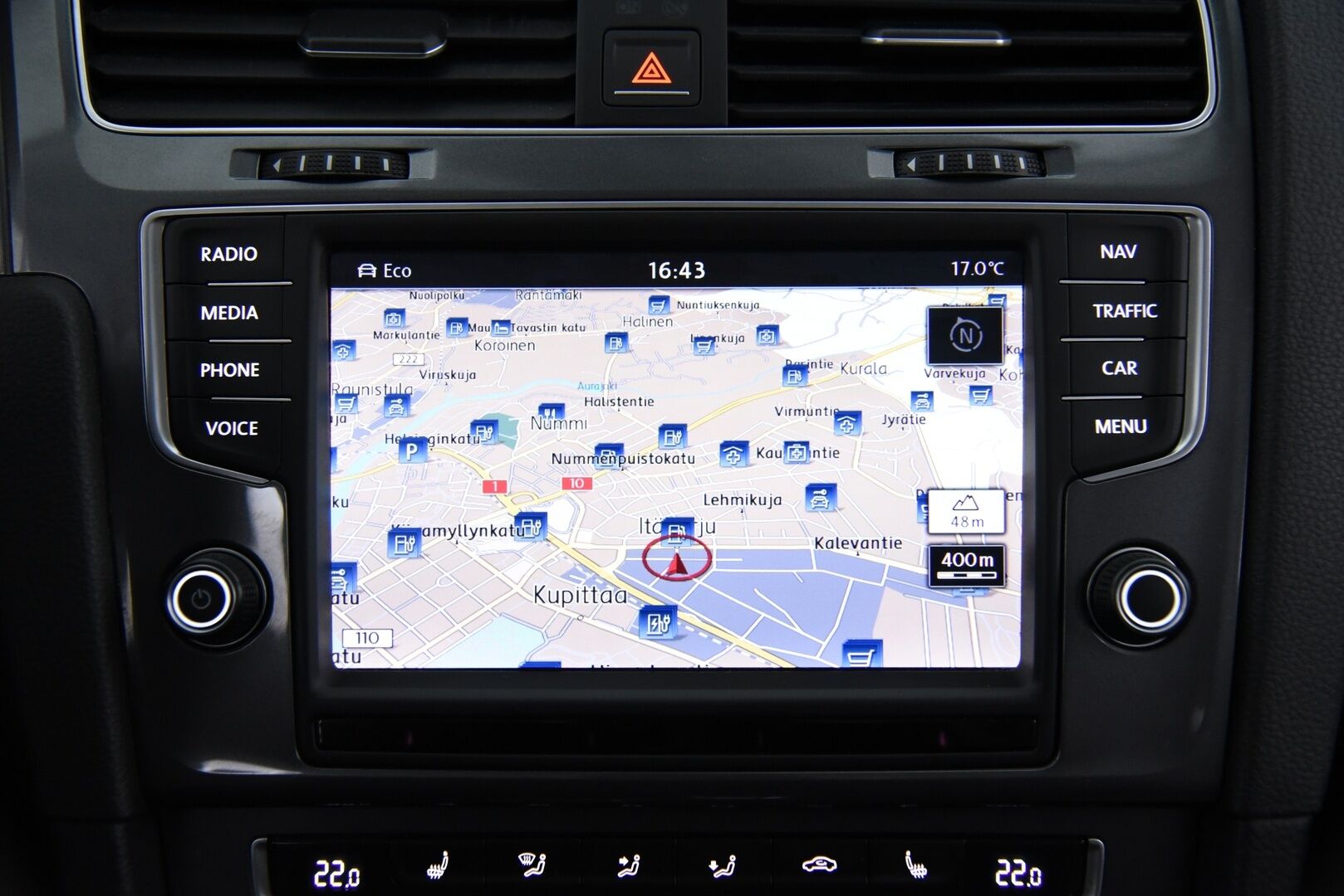 VOLKSWAGEN E-GOLF 2015 e-Golf 85kW / Vakkari / Navi / P. Tutkat /  LED / - Keyless / 2x Vanteet&Renkaat