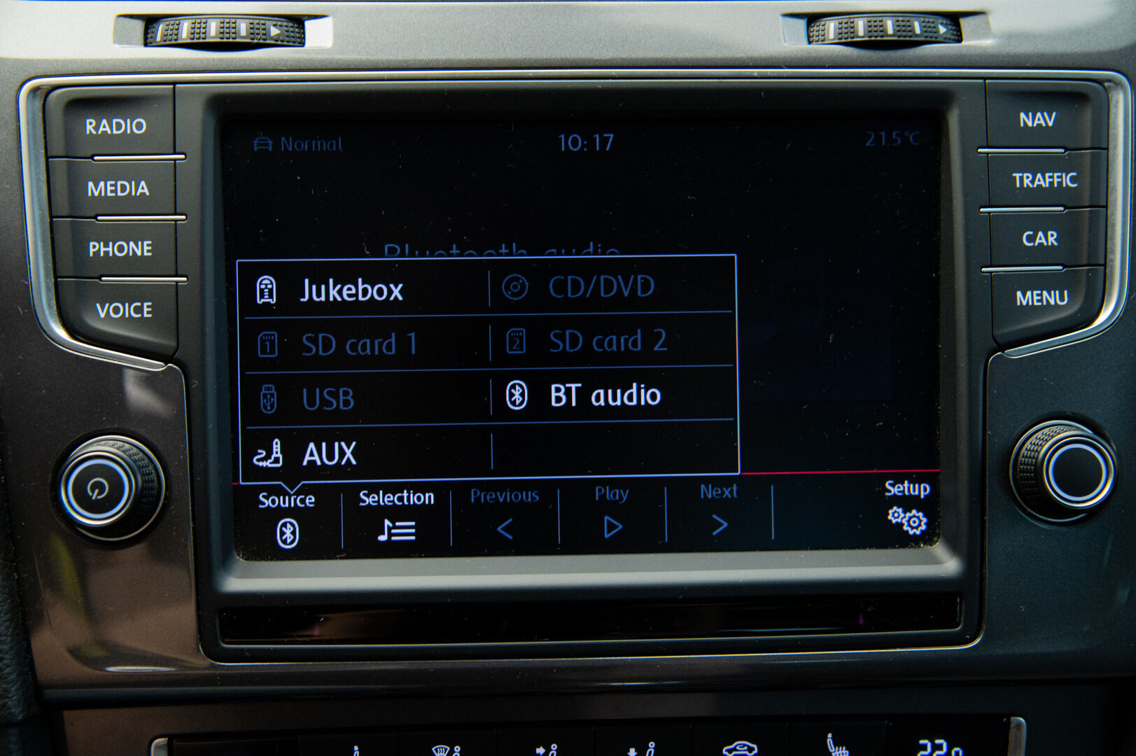 VOLKSWAGEN E-GOLF 2015 e-Golf 85kW / Vakkari / Navi / P. Tutkat /  LED / - Keyless / 2x Vanteet&Renkaat