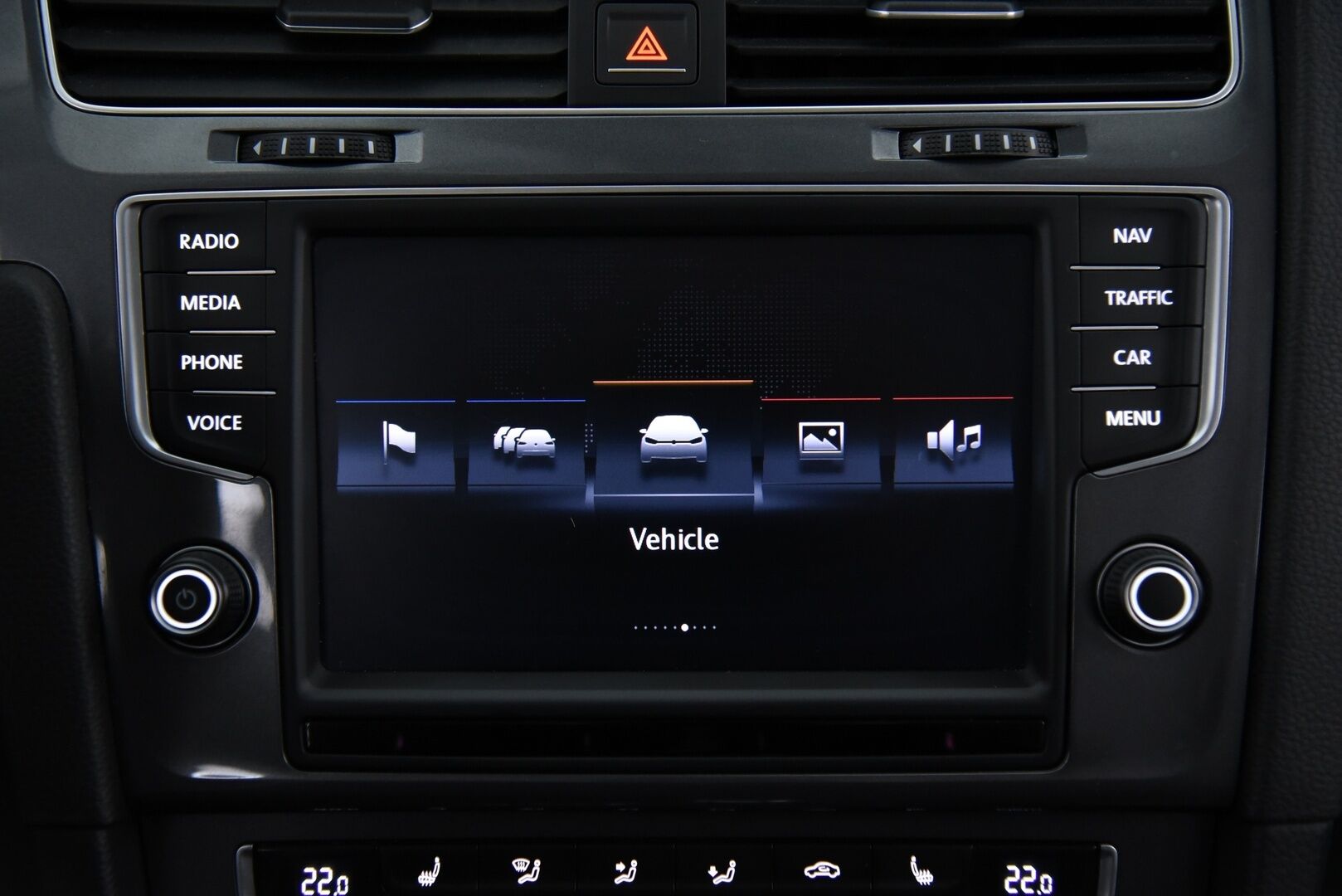 VOLKSWAGEN E-GOLF 2015 e-Golf 85kW / Vakkari / Navi / P. Tutkat /  LED / - Keyless / 2x Vanteet&Renkaat