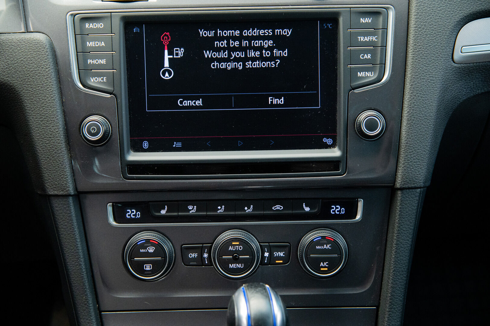 VOLKSWAGEN E-GOLF 2015 e-Golf 85kW / Vakkari / Navi / P. Tutkat /  LED / - Keyless / 2x Vanteet&Renkaat