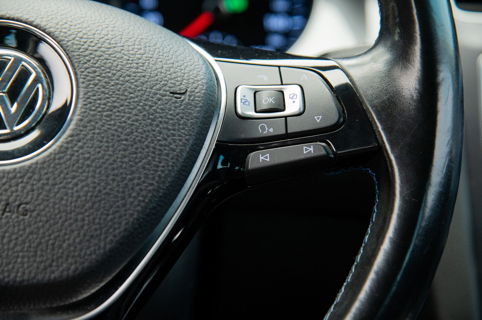 VOLKSWAGEN E-GOLF 2015 e-Golf 85kW / Vakkari / Navi / P. Tutkat /  LED / - Keyless / 2x Vanteet&Renkaat