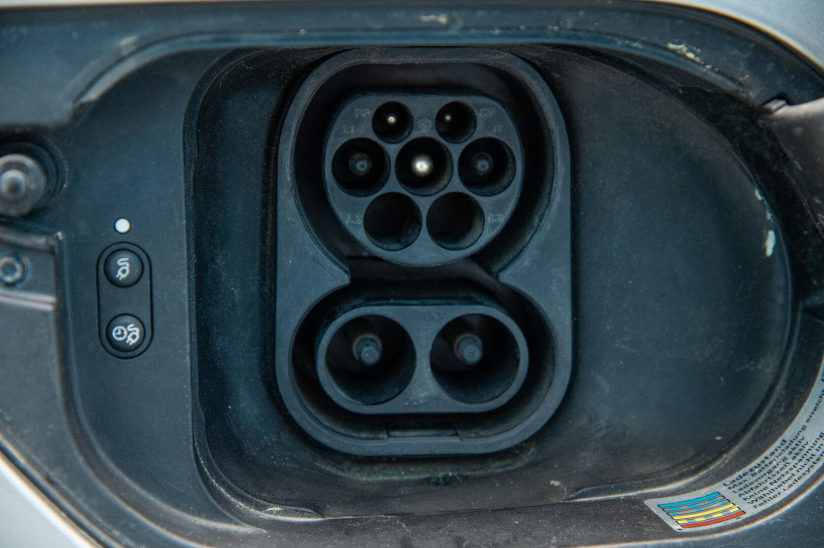 VOLKSWAGEN E-GOLF 2015 e-Golf 85kW / Vakkari / Navi / P. Tutkat /  LED / - Keyless / 2x Vanteet&Renkaat