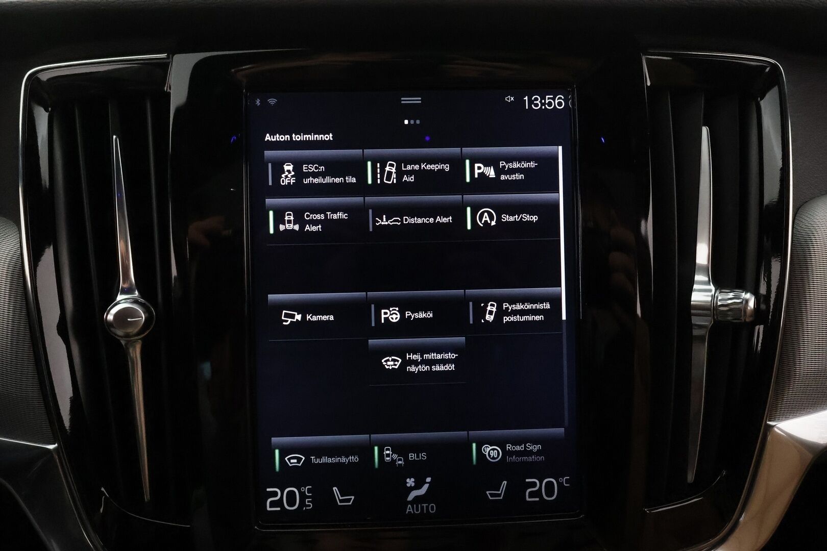 Volvo V90 2017 D5 AWD Inscription aut **HUD / Panorama / 360° Kamera / Adapt.Vakkari / Sporttipenkit Muistilla / Full-LED** - 3,99 % KORKOTARJOUS TÄHÄN AUTOON - Bowers&Wilkins / Digimittaristo / Navi / Kaistavahti / KeylessGO / 2x Renkaat