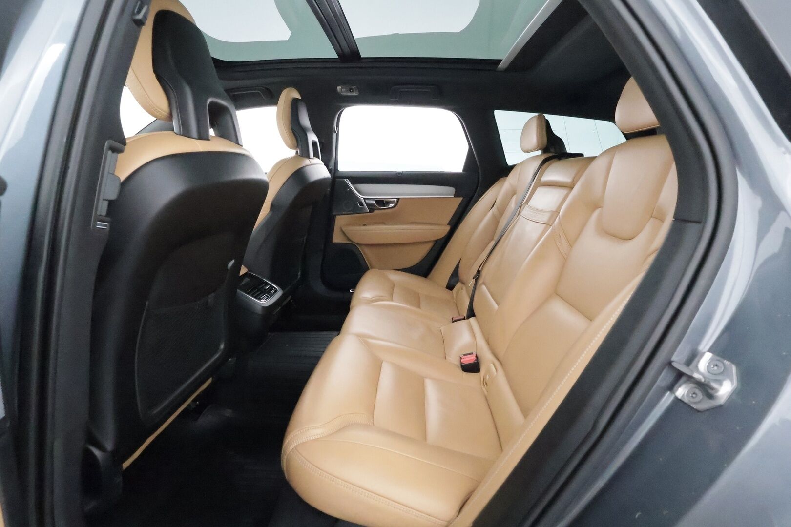 Volvo V90 2017 D5 AWD Inscription aut **HUD / Panorama / 360° Kamera / Adapt.Vakkari / Sporttipenkit Muistilla / Full-LED** - 3,99 % KORKOTARJOUS TÄHÄN AUTOON - Bowers&Wilkins / Digimittaristo / Navi / Kaistavahti / KeylessGO / 2x Renkaat
