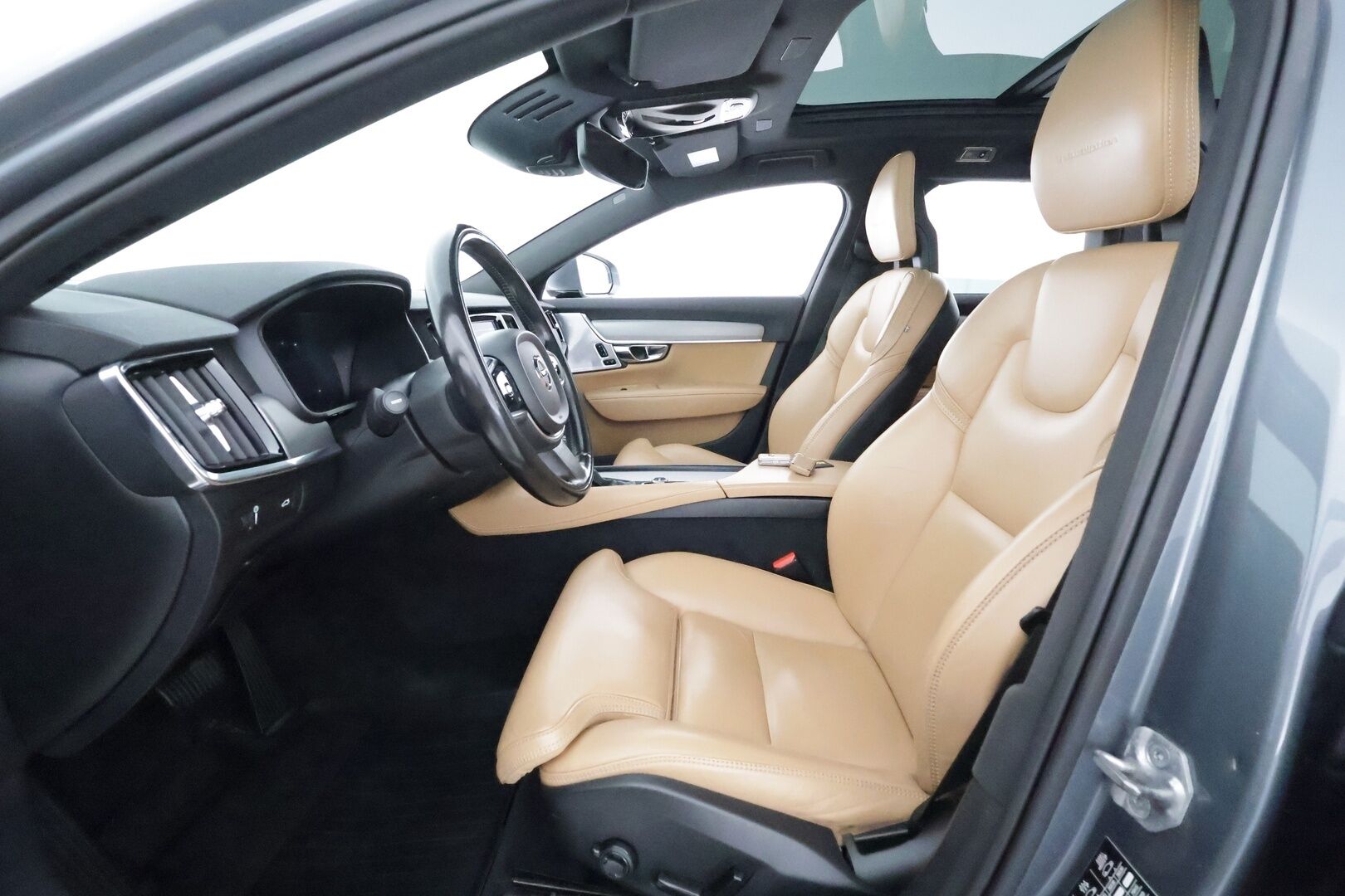 Volvo V90 2017 D5 AWD Inscription aut **HUD / Panorama / 360° Kamera / Adapt.Vakkari / Sporttipenkit Muistilla / Full-LED** - 3,99 % KORKOTARJOUS TÄHÄN AUTOON - Bowers&Wilkins / Digimittaristo / Navi / Kaistavahti / KeylessGO / 2x Renkaat