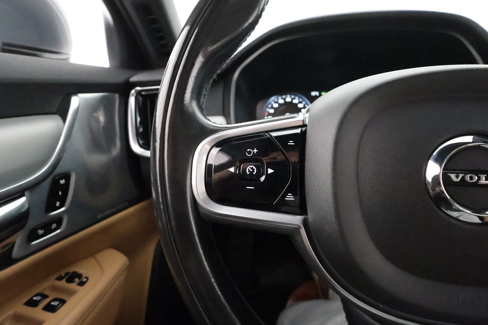 Volvo V90 2017 D5 AWD Inscription aut **HUD / Panorama / 360° Kamera / Adapt.Vakkari / Sporttipenkit Muistilla / Full-LED** - 3,99 % KORKOTARJOUS TÄHÄN AUTOON - Bowers&Wilkins / Digimittaristo / Navi / Kaistavahti / KeylessGO / 2x Renkaat