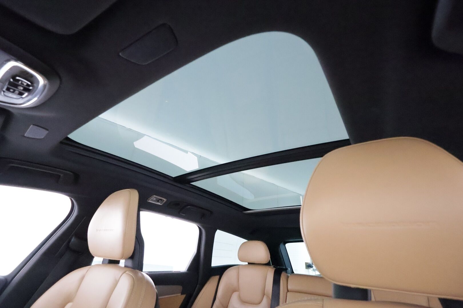 Volvo V90 2017 D5 AWD Inscription aut **HUD / Panorama / 360° Kamera / Adapt.Vakkari / Sporttipenkit Muistilla / Full-LED** - 3,99 % KORKOTARJOUS TÄHÄN AUTOON - Bowers&Wilkins / Digimittaristo / Navi / Kaistavahti / KeylessGO / 2x Renkaat