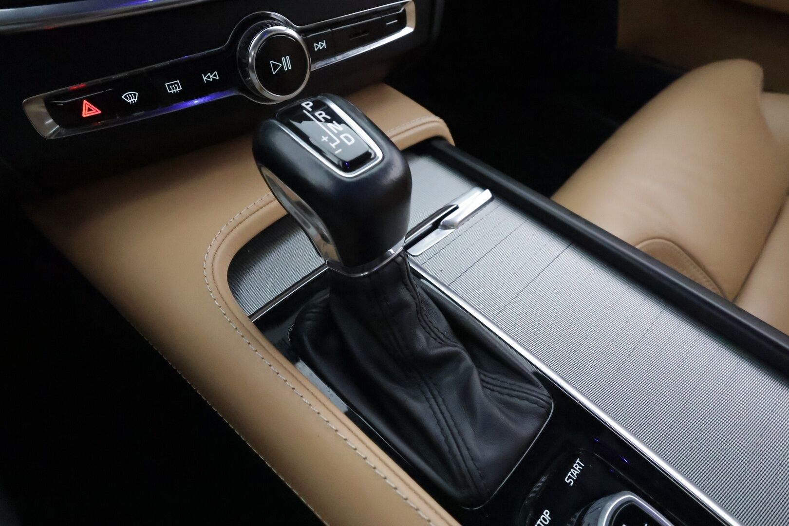 Volvo V90 2017 D5 AWD Inscription aut **HUD / Panorama / 360° Kamera / Adapt.Vakkari / Sporttipenkit Muistilla / Full-LED** - 3,99 % KORKOTARJOUS TÄHÄN AUTOON - Bowers&Wilkins / Digimittaristo / Navi / Kaistavahti / KeylessGO / 2x Renkaat