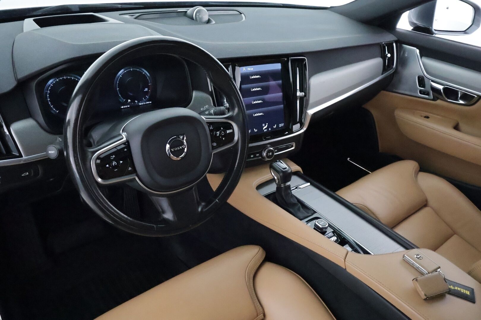 Volvo V90 2017 D5 AWD Inscription aut **HUD / Panorama / 360° Kamera / Adapt.Vakkari / Sporttipenkit Muistilla / Full-LED** - 3,99 % KORKOTARJOUS TÄHÄN AUTOON - Bowers&Wilkins / Digimittaristo / Navi / Kaistavahti / KeylessGO / 2x Renkaat
