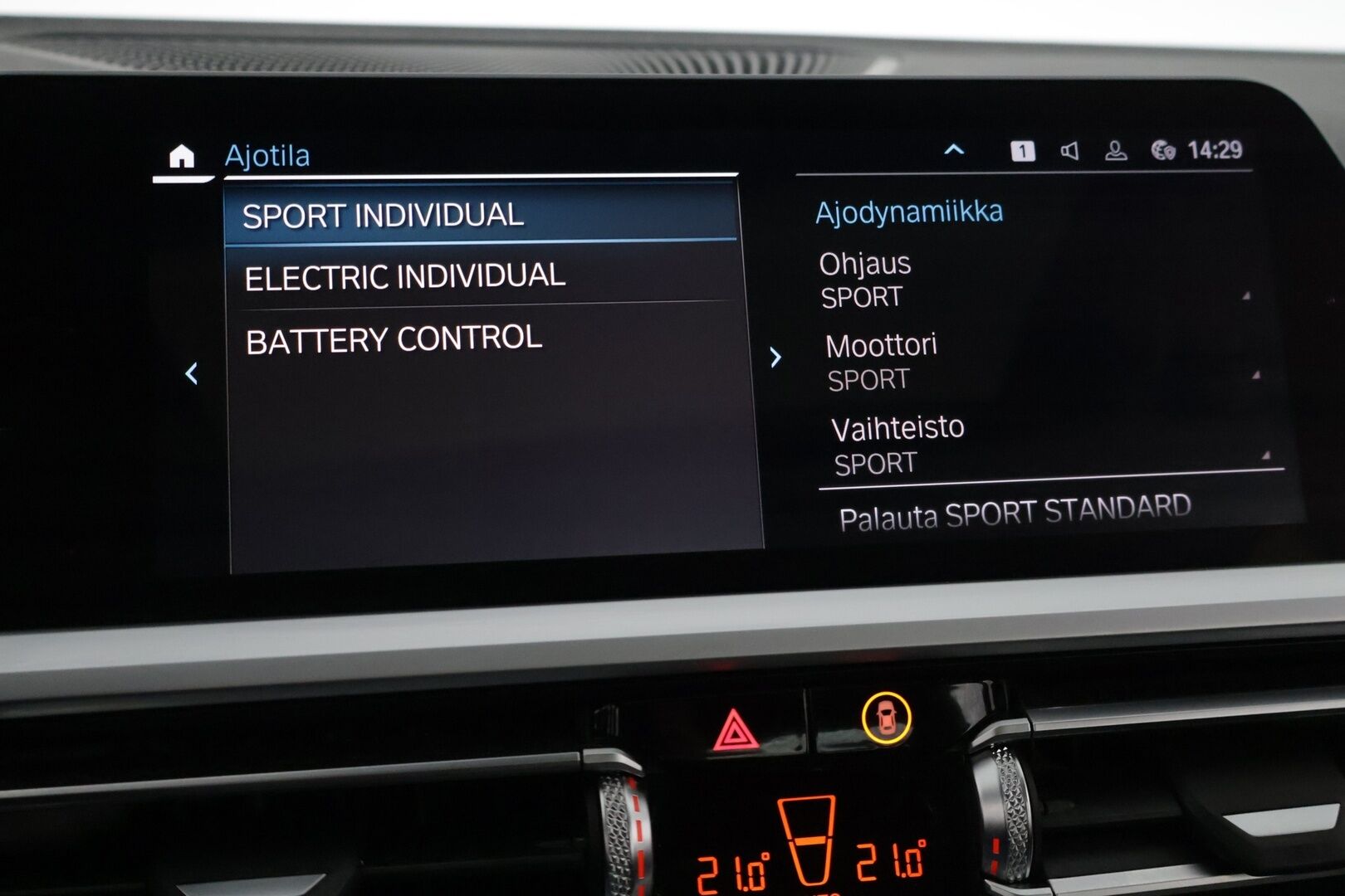 BMW 330 2020 G20 Sedan 330e M-Sport *Kattoluukku / Vakionopeudensäädin / Hifit / Puolinahkapenkit / LED-ajovalot / Kattoluukku / Sähkötoiminen takaluukku* - *2x Aluvanteet / Android auto sekä Appe Carplay / Musta sisäkatto / Upea Väriyhdistelmä*