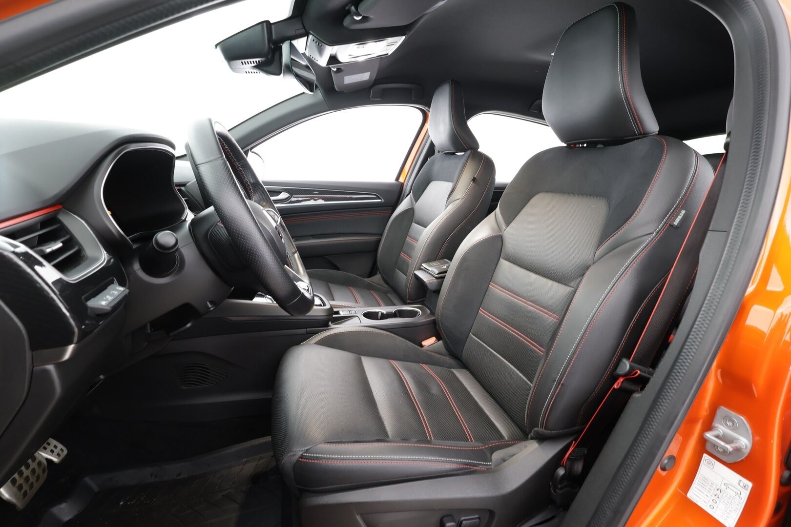 Renault Arkana 2023 E-TECH 145 Hybrid R.S. Line * ACC / Nahkasisusta / LED / P.Kamera / Sähköpenkit / Navi / Kaistavahti / Keyless * - Suomi-auto / Kahdet renkaat aluvanteilla - HULLUT AVAJAISHULINAT KORKOTARJOUS 3,29 %