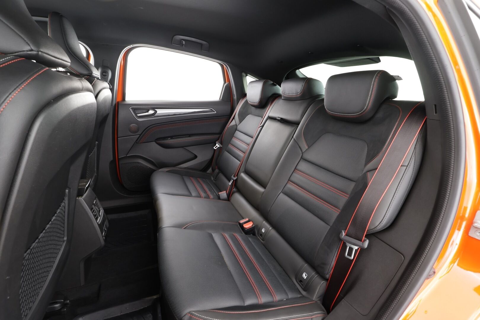 Renault Arkana 2023 E-TECH 145 Hybrid R.S. Line * ACC / Nahkasisusta / LED / P.Kamera / Sähköpenkit / Navi / Kaistavahti / Keyless * - Suomi-auto / Kahdet renkaat aluvanteilla - HULLUT AVAJAISHULINAT KORKOTARJOUS 3,29 %