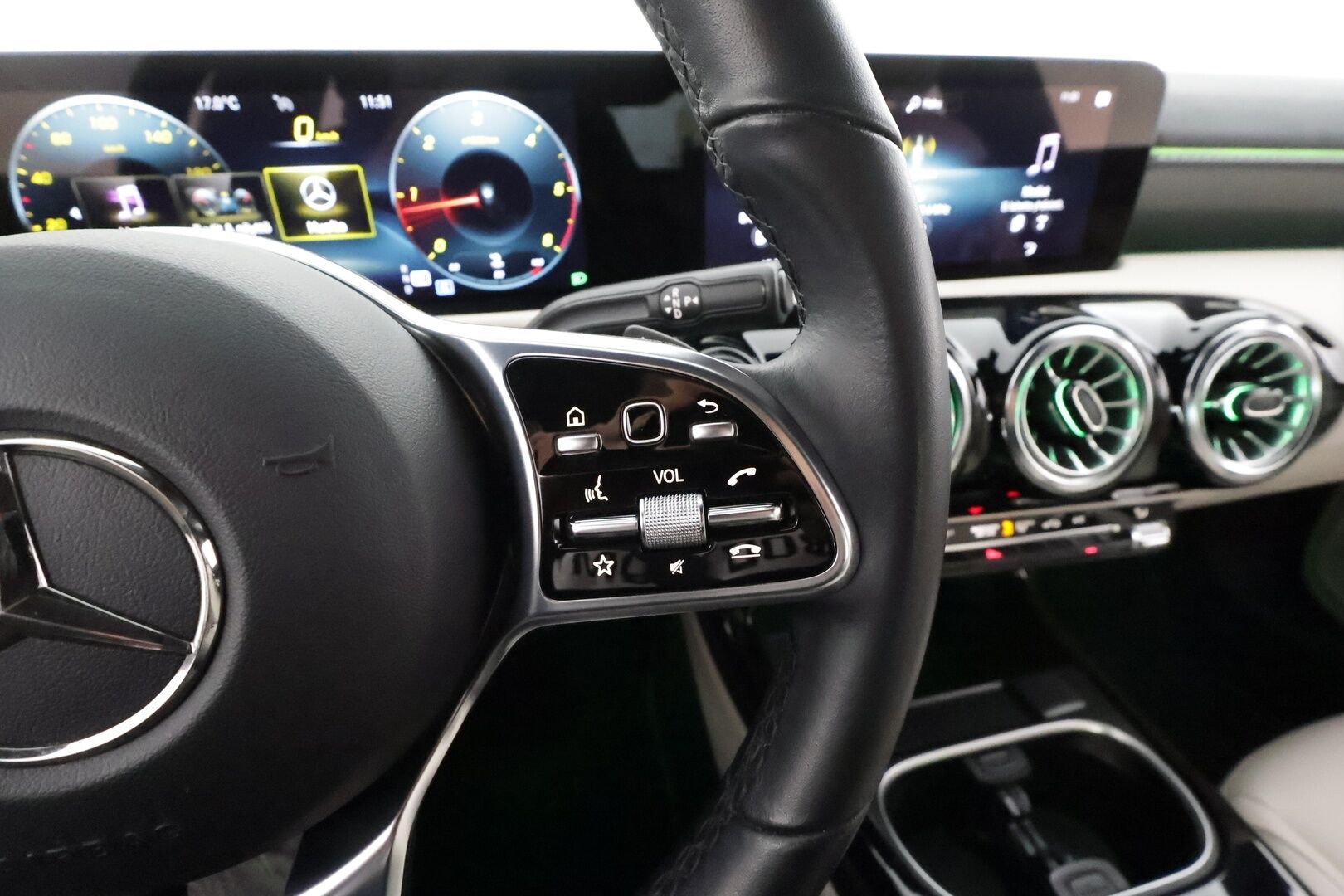 Mercedes-Benz CLA 2022 200 d 4MATIC A Business - | Suomiauto | Koukku | LED High Performance | Widescreen | P.kamera | Nahat | Apple&Android | Kahdet renkaat ja vanteet |