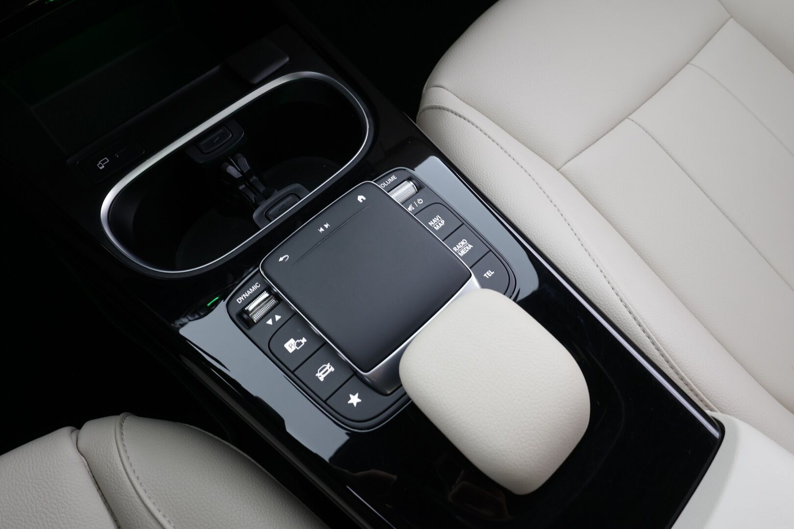 Mercedes-Benz CLA 2022 200 d 4MATIC A Business - | Suomiauto | Koukku | LED High Performance | Widescreen | P.kamera | Nahat | Apple&Android | Kahdet renkaat ja vanteet |