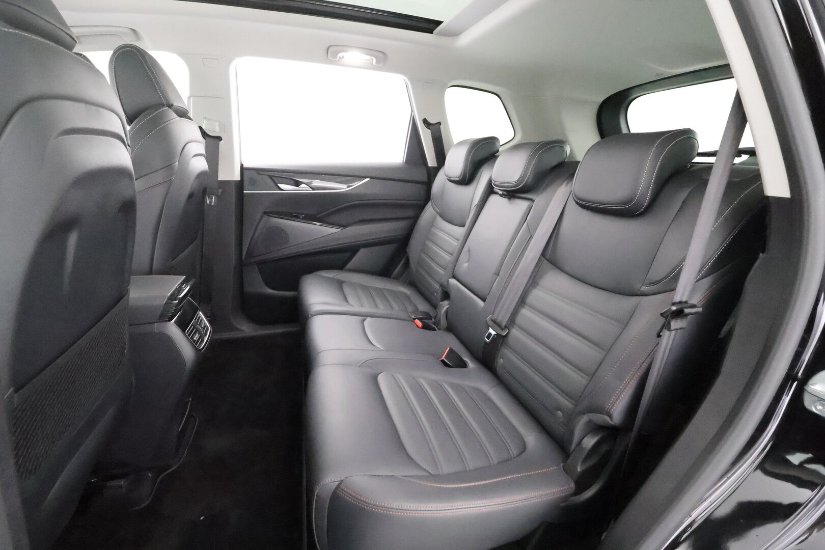 Maxus Euniq 6 2022 Grand Suv - | ACC | Nahkaverhoilu | Sähköpenkit | Panorama | 360° | BSM | Lane Assist | RCTA | Ambient light | Keyless | Apple Carplay | 1-om suomiauto | 2x renkaat aluin | 
