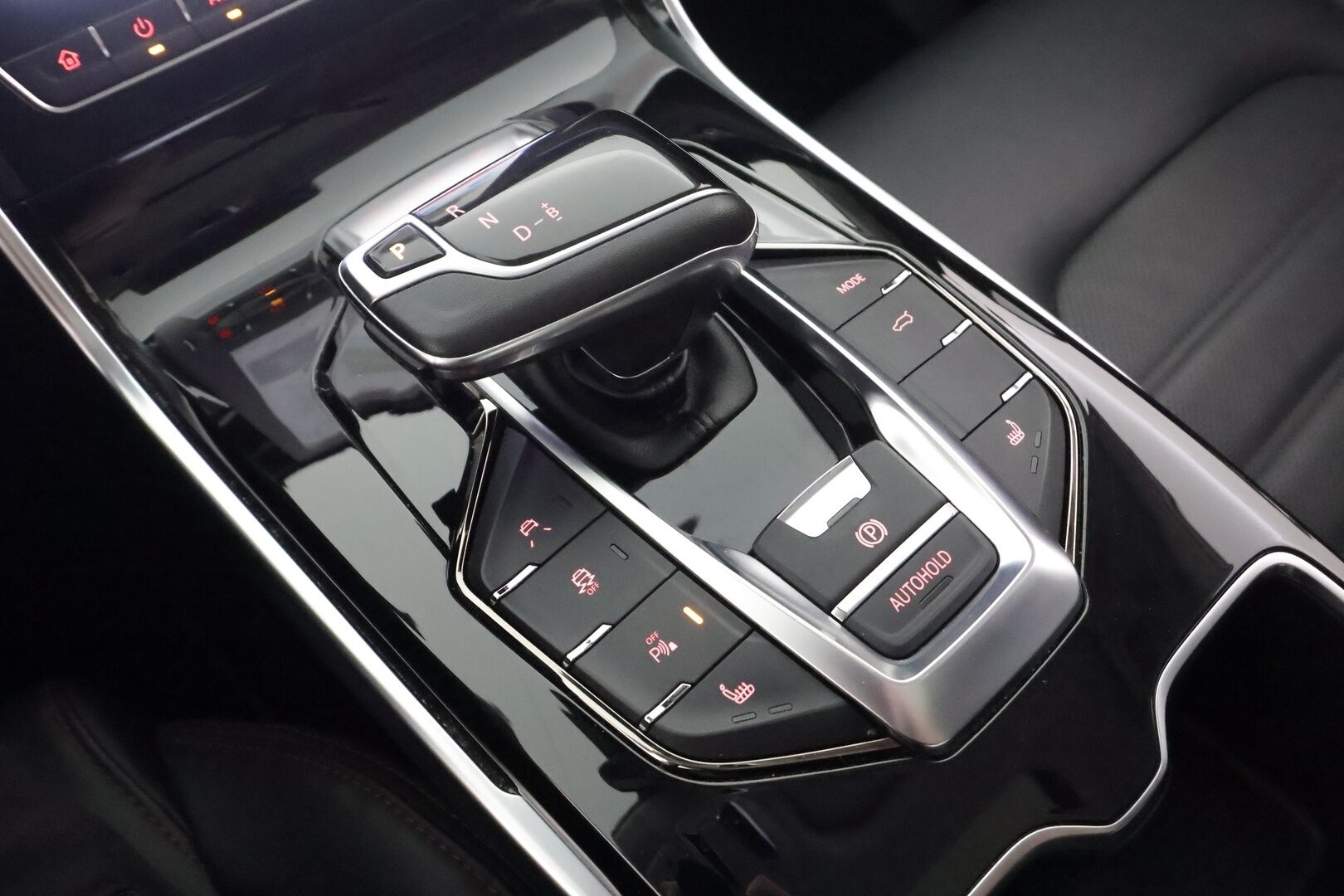 Maxus Euniq 6 2022 Grand Suv - | ACC | Nahkaverhoilu | Sähköpenkit | Panorama | 360° | BSM | Lane Assist | RCTA | Ambient light | Keyless | Apple Carplay | 1-om suomiauto | 2x renkaat aluin | 