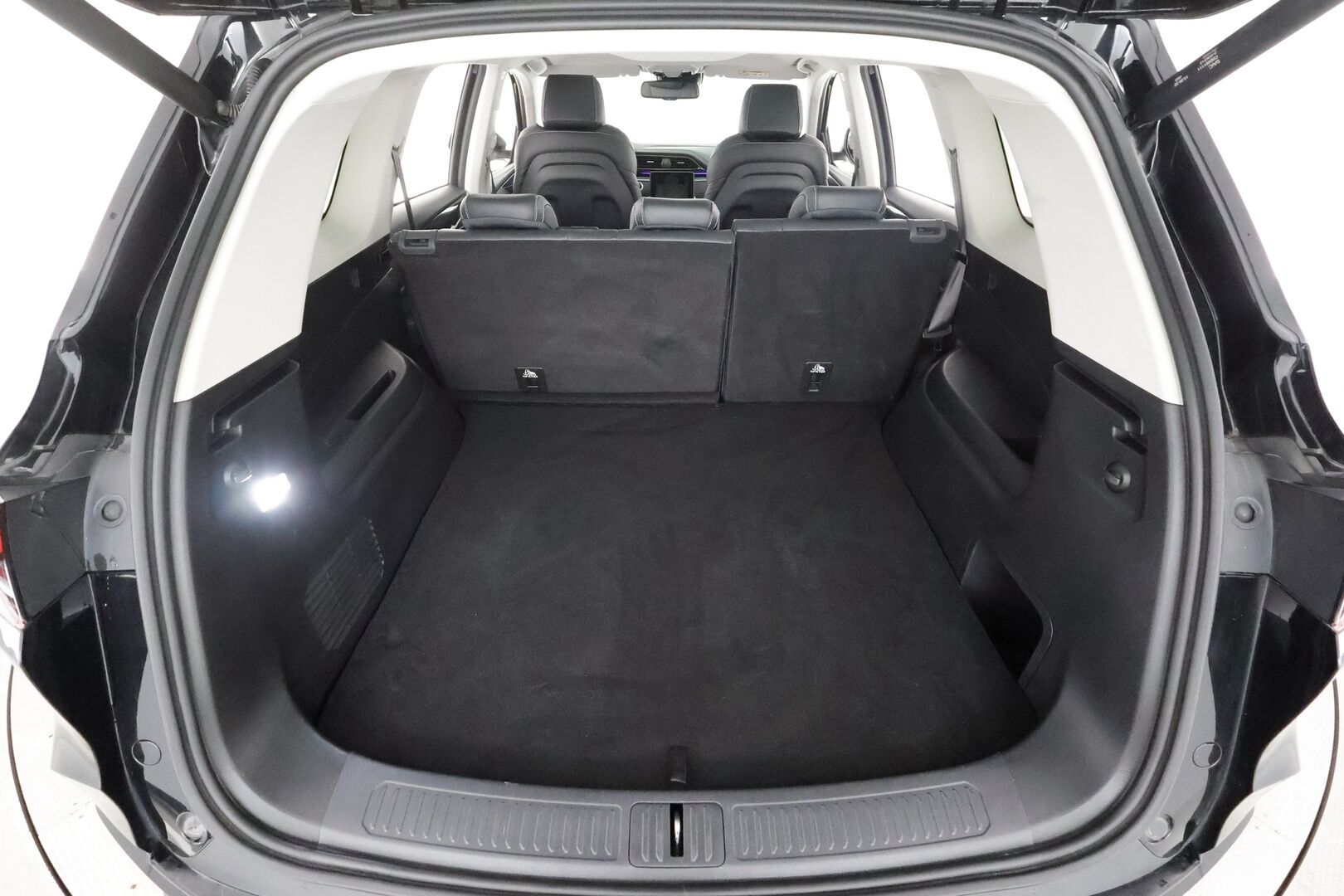 Maxus Euniq 6 2022 Grand Suv - | ACC | Nahkaverhoilu | Sähköpenkit | Panorama | 360° | BSM | Lane Assist | RCTA | Ambient light | Keyless | Apple Carplay | 1-om suomiauto | 2x renkaat aluin | 