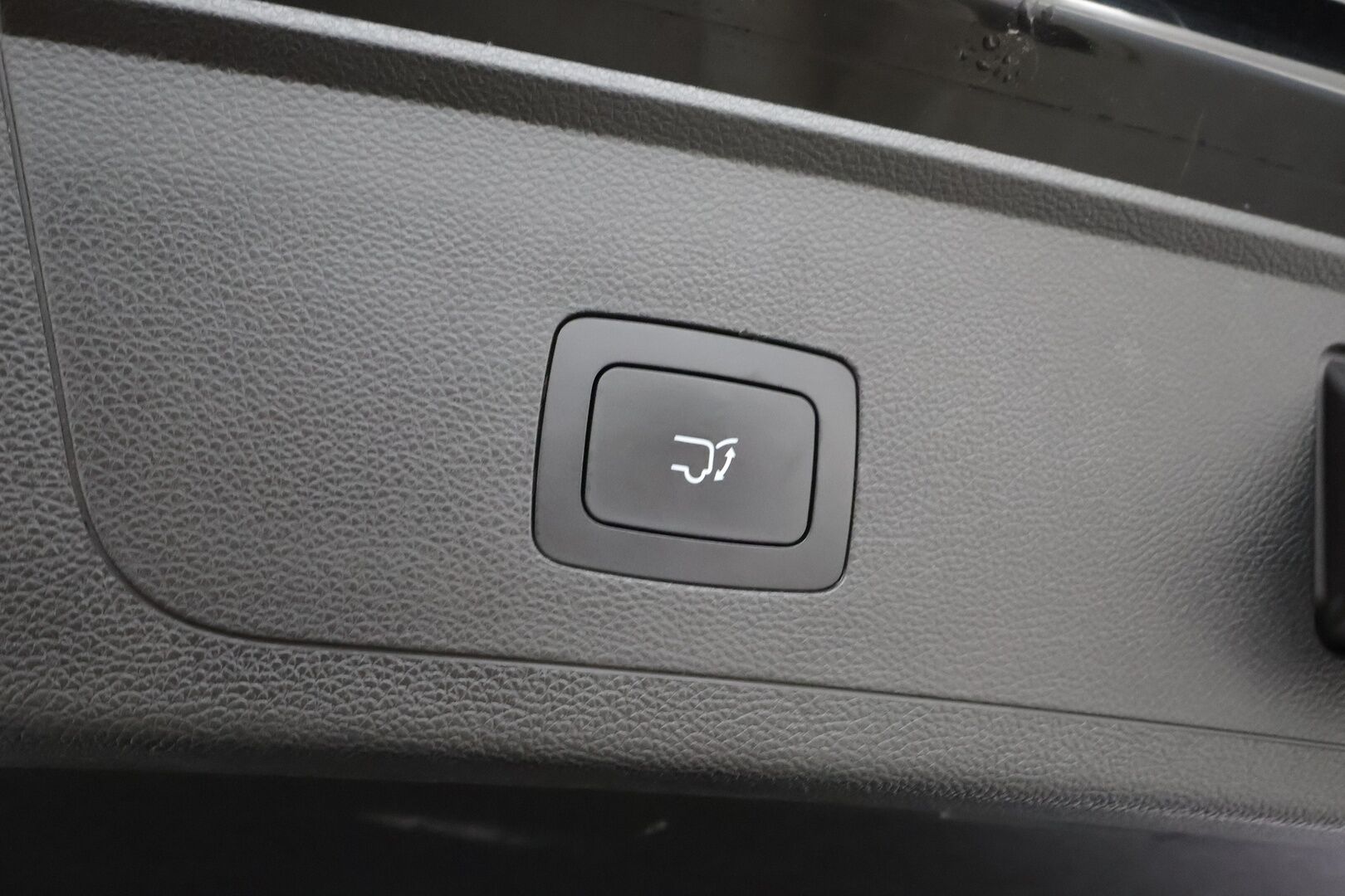 Maxus Euniq 6 2022 Grand Suv - | ACC | Nahkaverhoilu | Sähköpenkit | Panorama | 360° | BSM | Lane Assist | RCTA | Ambient light | Keyless | Apple Carplay | 1-om suomiauto | 2x renkaat aluin | 
