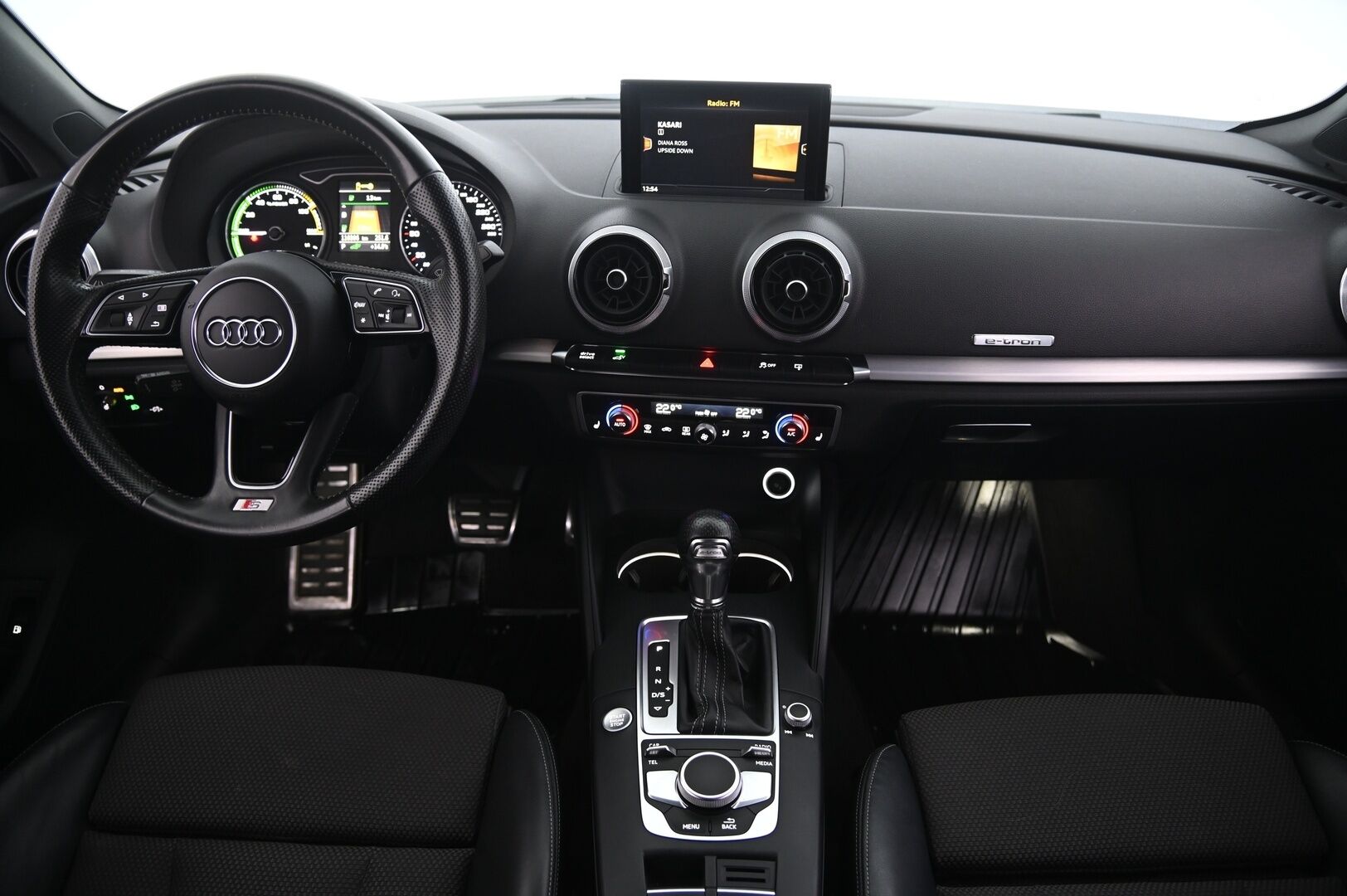 Audi A3 2017 Sportback e-tron S-line - S-line | P.kamera | LED | Keyless | 2 renkaat aluvanteilla