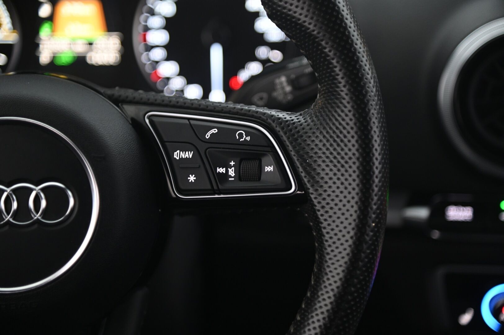Audi A3 2017 Sportback e-tron S-line - S-line | P.kamera | LED | Keyless | 2 renkaat aluvanteilla