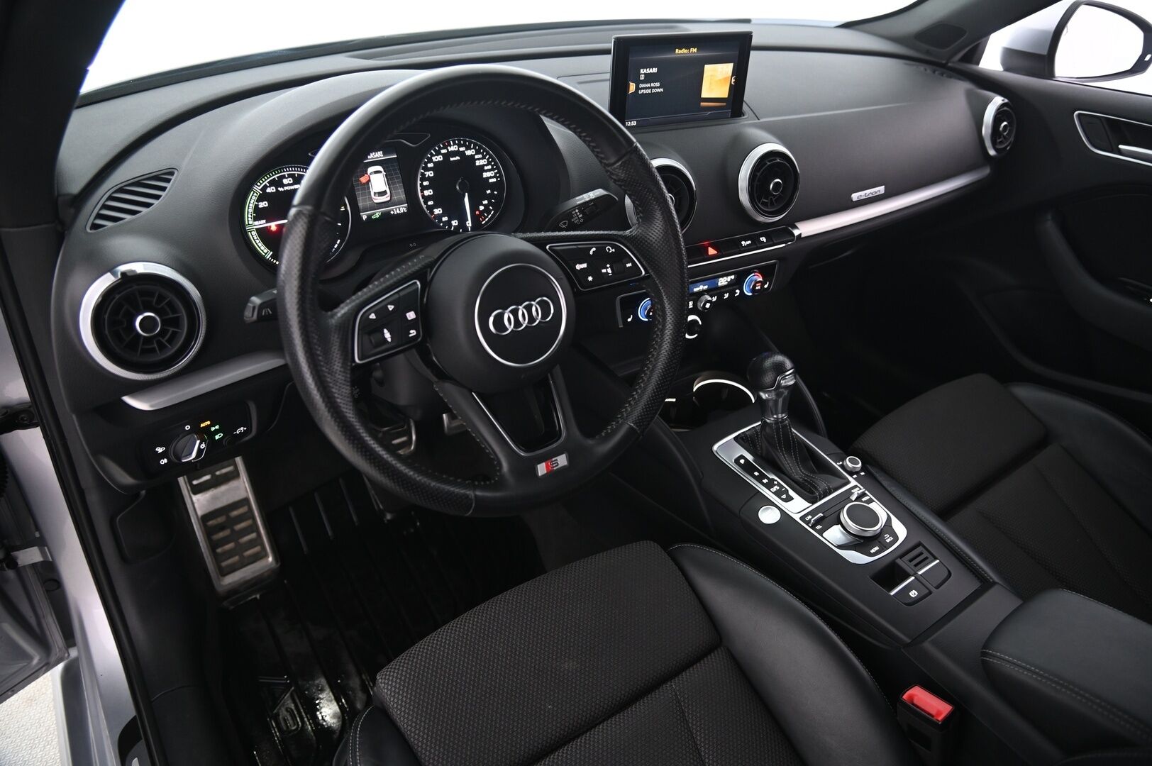 Audi A3 2017 Sportback e-tron S-line - S-line | P.kamera | LED | Keyless | 2 renkaat aluvanteilla