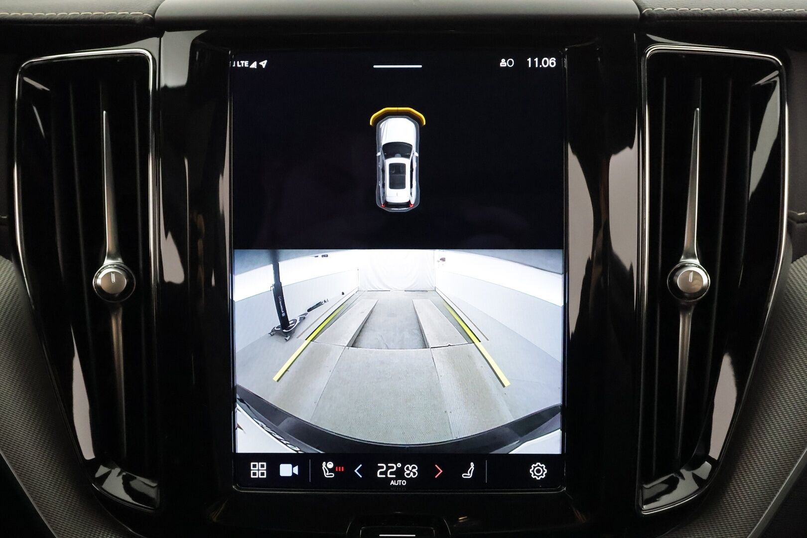 Volvo XC60 2022 T6 AWD Long Range R-Design Edition aut * ACC / P.kamera / Full LED / Webasto / Navi / Muistipenkki / Panorama / Facelift * - KATSO MIHIN HINTAAN Facelift! / SoH 96% / Kahdet OEM vanteet / Merkkihuollettu