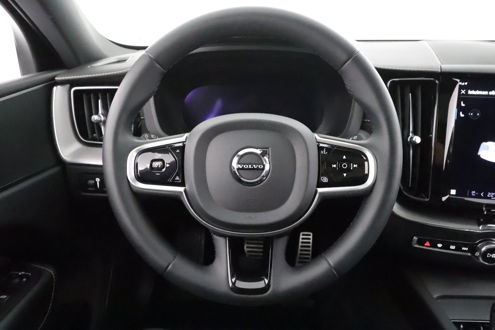 Volvo XC60 2022 T6 AWD Long Range R-Design Edition aut * ACC / P.kamera / Full LED / Webasto / Navi / Muistipenkki / Panorama / Facelift * - Akku kuntotarkastettu SoH 96% / Kahdet OEM vanteet / Merkkihuollettu