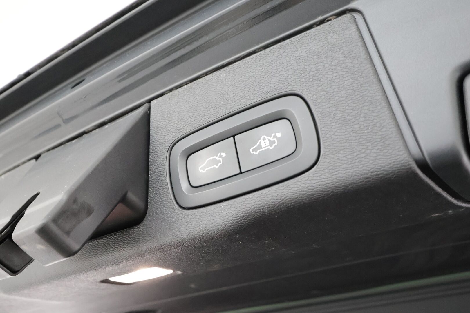 Volvo XC60 2022 T6 AWD Long Range R-Design Edition aut * ACC / P.kamera / Full LED / Webasto / Navi / Muistipenkki / Panorama / Facelift * - Akku kuntotarkastettu SoH 96% / Kahdet OEM vanteet / Merkkihuollettu