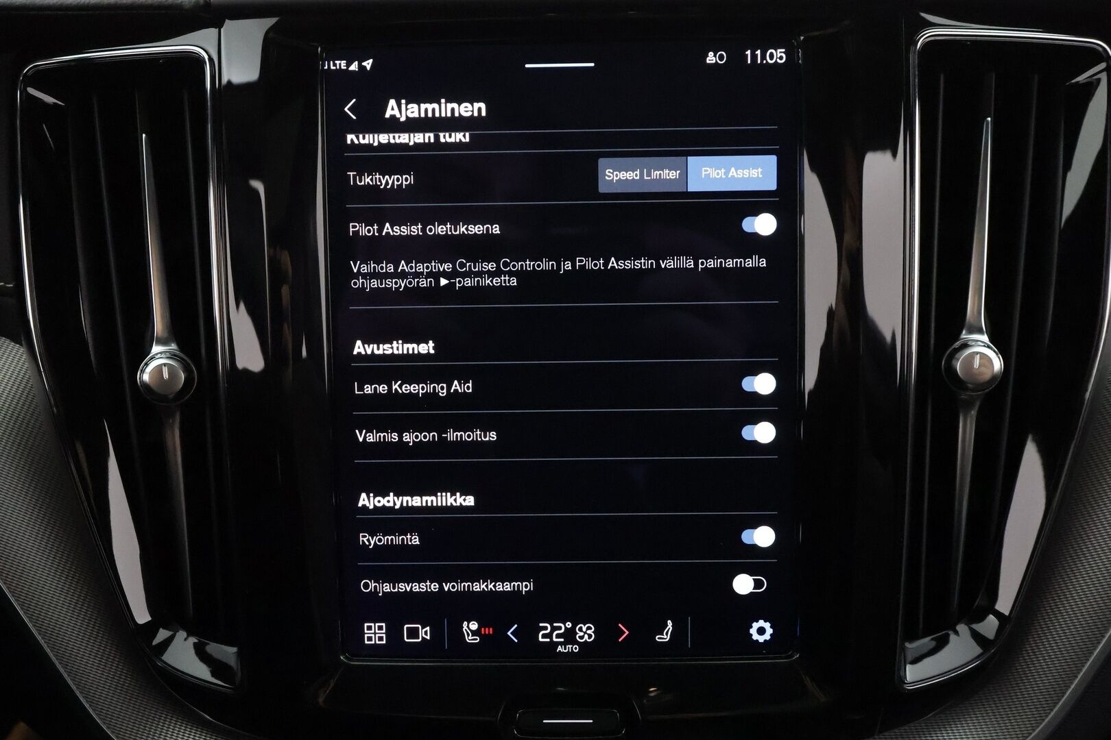 Volvo XC60 2022 T6 AWD Long Range R-Design Edition aut * ACC / P.kamera / Full LED / Webasto / Navi / Muistipenkki / Panorama / Facelift * - Akku kuntotarkastettu SoH 96% / Kahdet OEM vanteet / Merkkihuollettu