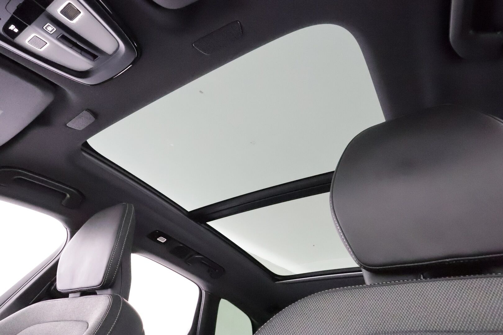 Volvo XC60 2022 T6 AWD Long Range R-Design Edition aut * ACC / P.kamera / Full LED / Webasto / Navi / Muistipenkki / Panorama / Facelift * - KATSO MIHIN HINTAAN Facelift! / SoH 96% / Kahdet OEM vanteet / Merkkihuollettu