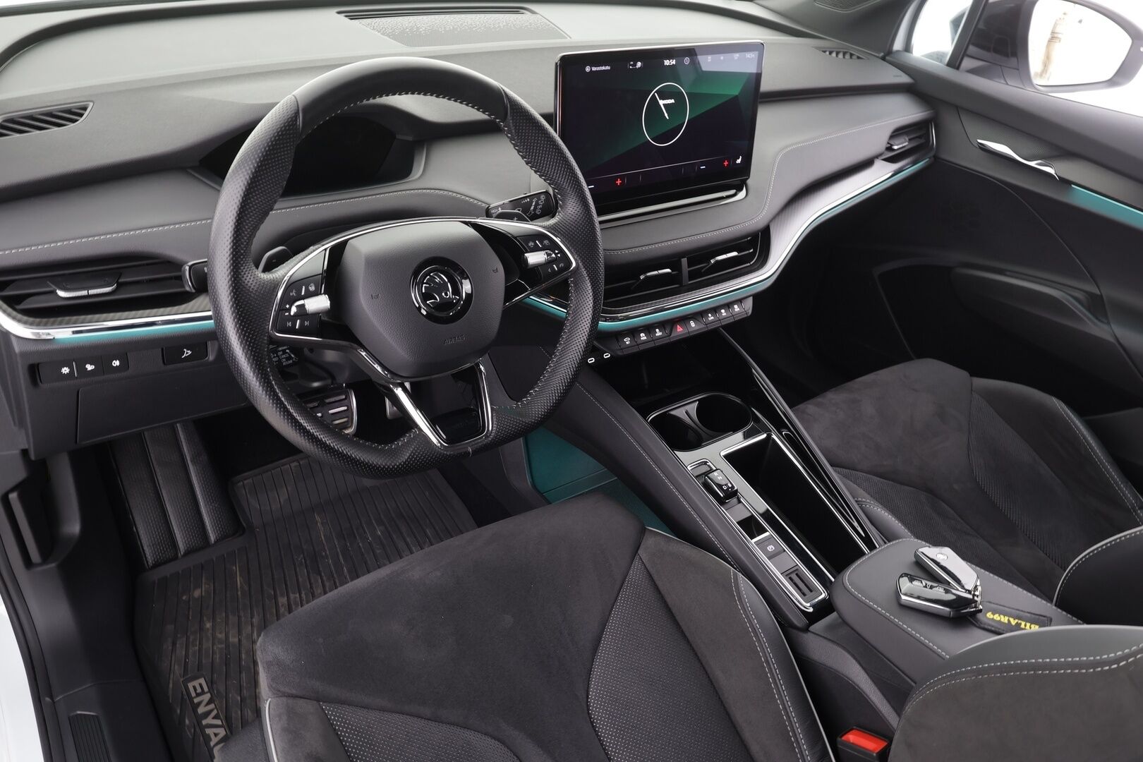 Skoda Enyaq 2023 80 SportLine iV * Canton / ACC / ILP / Matrix-LED / Koukku / P.Kamera / Muistipenkki / Navi / Keyless * - 1-om Suomi-auto / Akku kuntotarkastettu SoH 93% / 2x Latauskaapelit / Kahdet renkaat