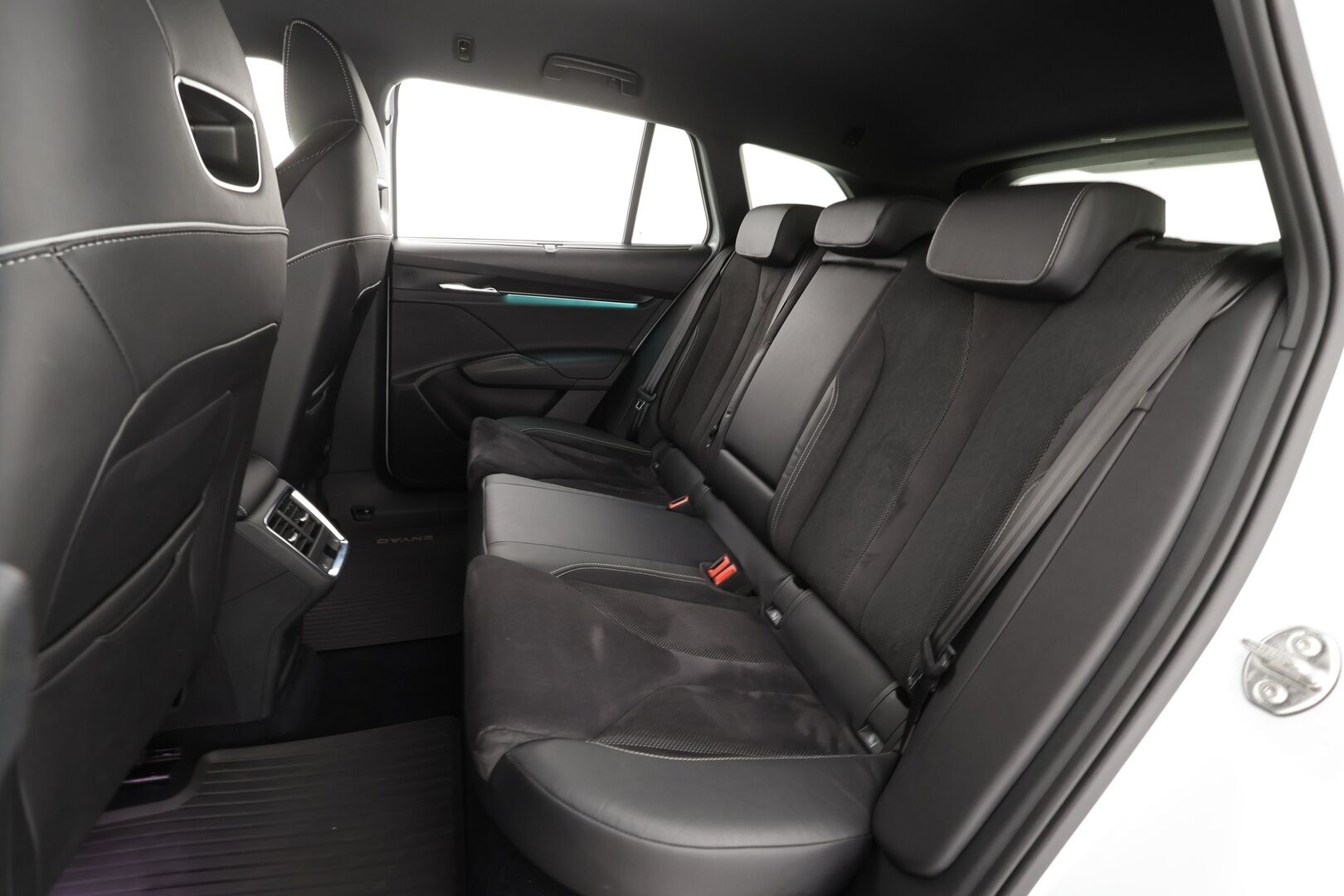 Skoda Enyaq 2023 80 SportLine iV * Canton / ACC / ILP / Matrix-LED / Koukku / P.Kamera / Muistipenkki / Navi / Keyless * - 1-om Suomi-auto / Akku kuntotarkastettu SoH 93% / 2x Latauskaapelit / Kahdet renkaat