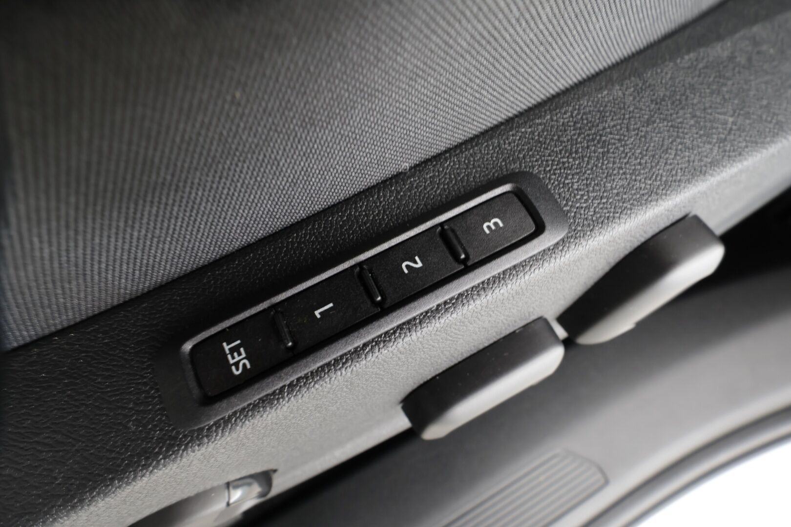 Skoda Enyaq 2023 80 SportLine iV * Canton / ACC / ILP / Matrix-LED / Koukku / P.Kamera / Muistipenkki / Navi / Keyless * - 1-om Suomi-auto / Akku kuntotarkastettu SoH 93% / 2x Latauskaapelit / Kahdet renkaat