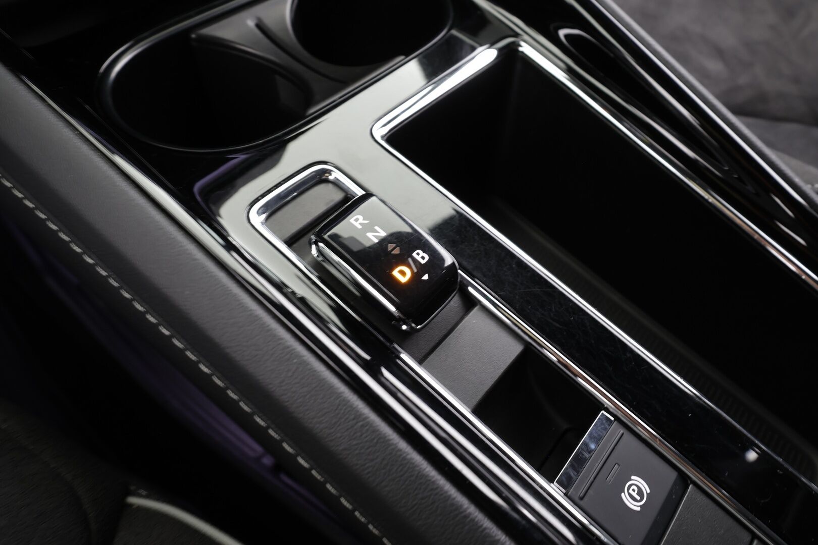 Skoda Enyaq 2023 80 SportLine iV * Canton / ACC / ILP / Matrix-LED / Koukku / P.Kamera / Muistipenkki / Navi / Keyless * - 1-om Suomi-auto / Akku kuntotarkastettu SoH 93% / 2x Latauskaapelit / Kahdet renkaat