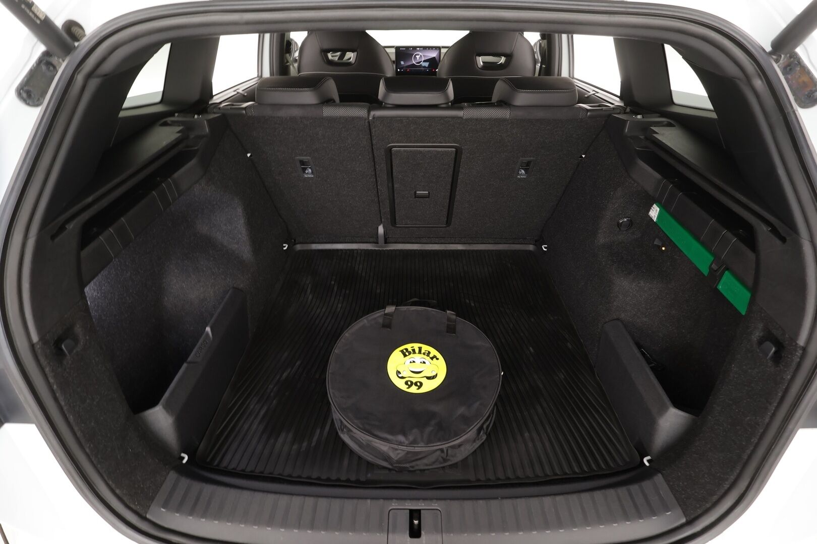 Skoda Enyaq 2023 80 SportLine iV * Canton / ACC / ILP / Matrix-LED / Koukku / P.Kamera / Muistipenkki / Navi / Keyless * - 1-om Suomi-auto / Akku kuntotarkastettu SoH 93% / 2x Latauskaapelit / Kahdet renkaat