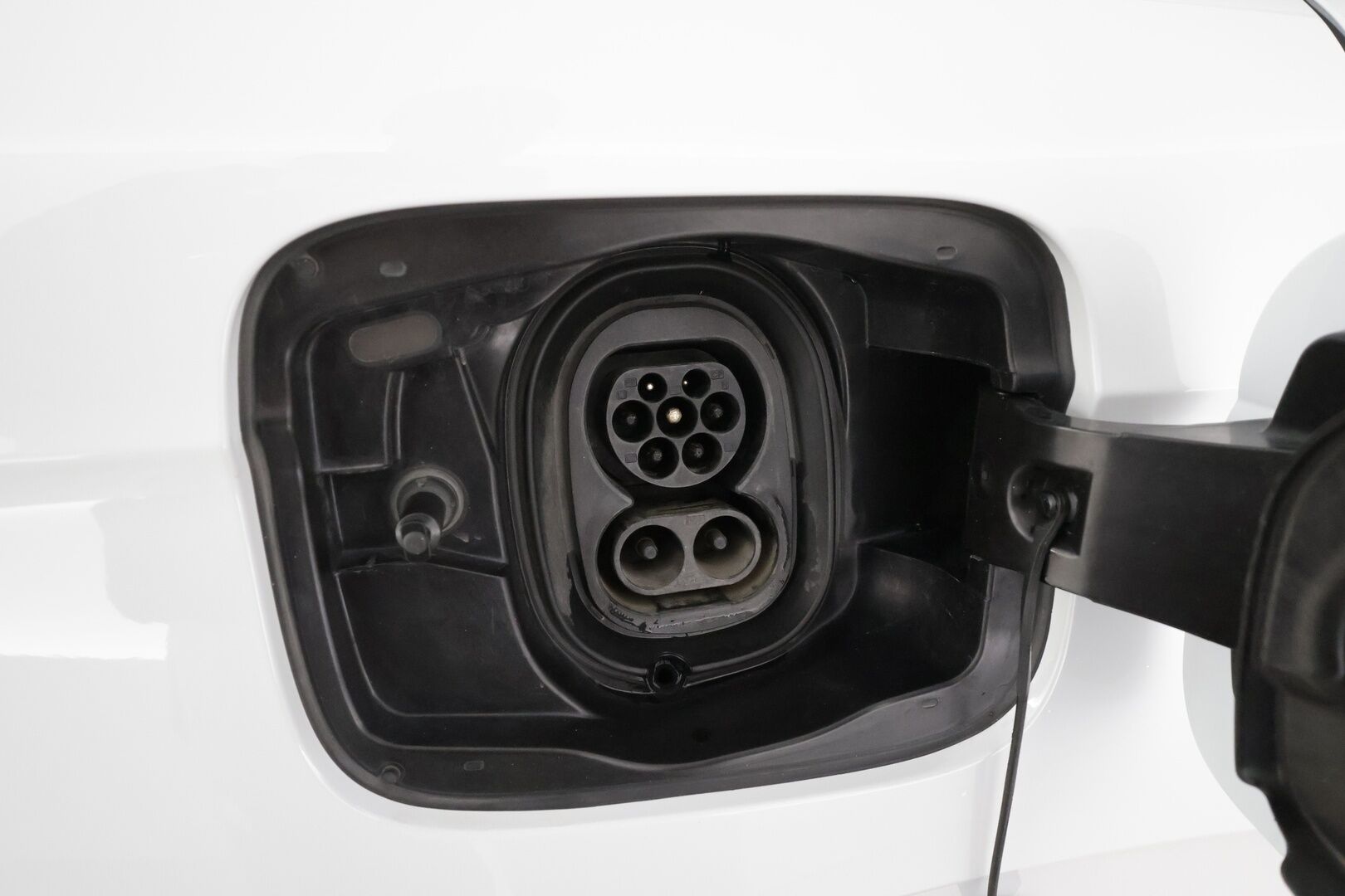 Skoda Enyaq 2023 80 SportLine iV * Canton / ACC / ILP / Matrix-LED / Koukku / P.Kamera / Muistipenkki / Navi / Keyless * - 1-om Suomi-auto / Akku kuntotarkastettu SoH 93% / 2x Latauskaapelit / Kahdet renkaat
