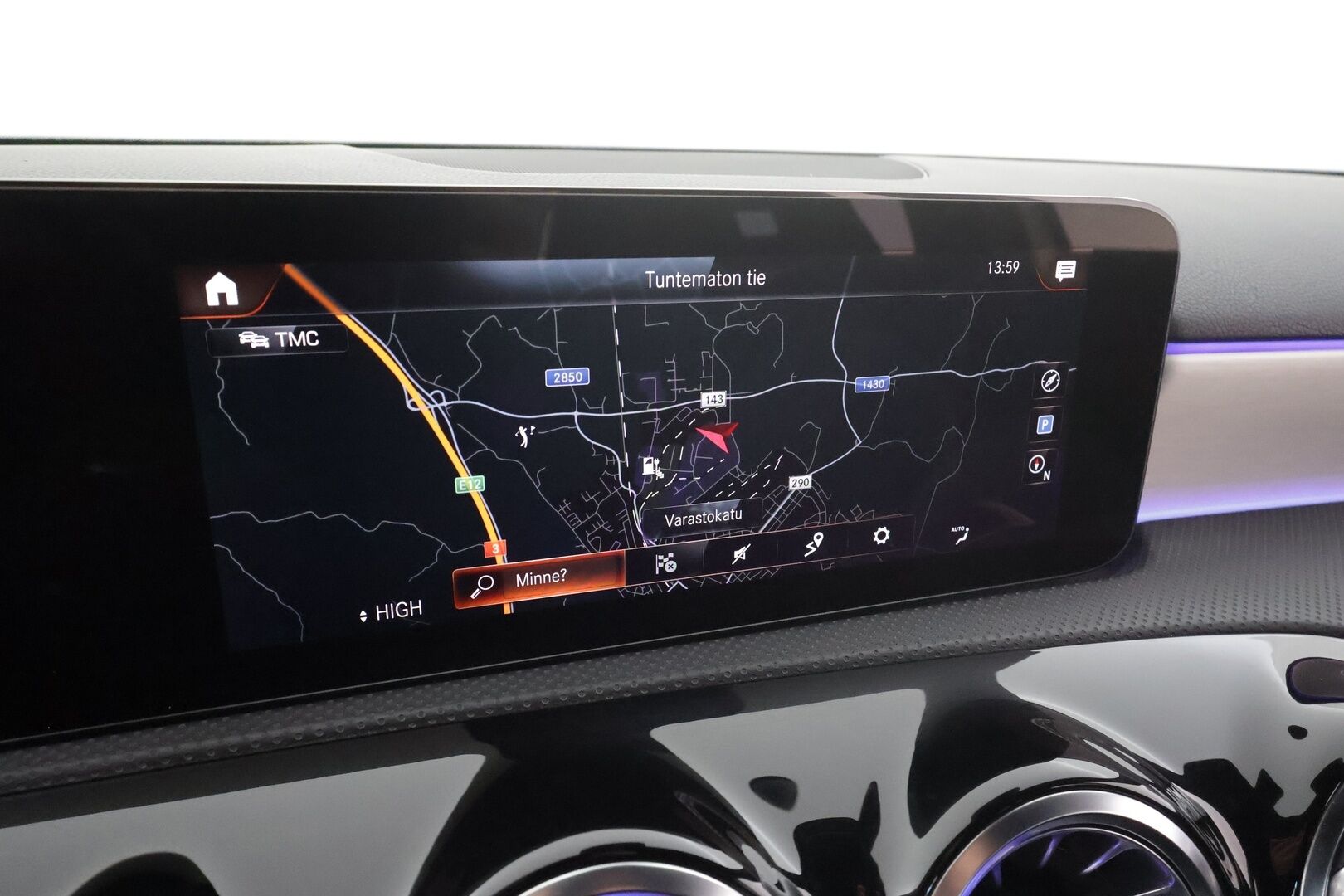 Mercedes-Benz A 2023 250 e A Business AMG Edition * Widescreen / Vakkari / LED / Sporttipenkit / P.kamera / Apple&Android * - 1.Om Suomi-auto / Kahdet renkaat ja vanteet