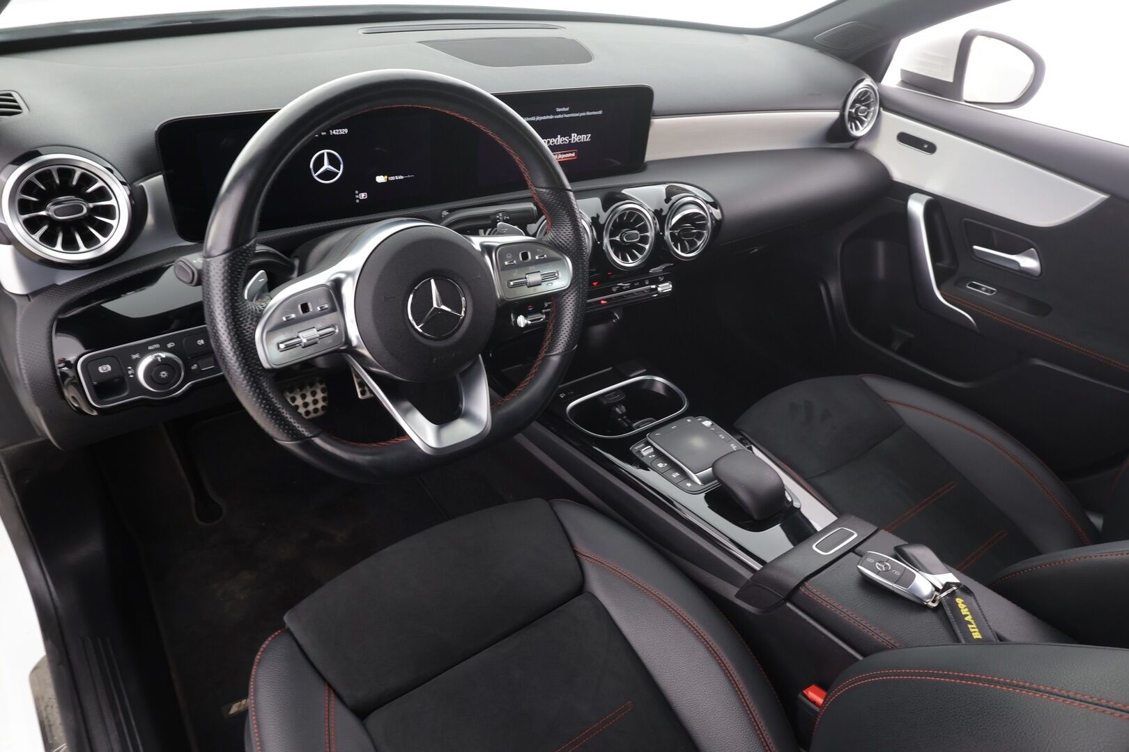 Mercedes-Benz A 2023 250 e A Business AMG Edition * Widescreen / Vakkari / LED / Sporttipenkit / P.kamera / Apple&Android * - 1.Om Suomi-auto / Kahdet renkaat ja vanteet