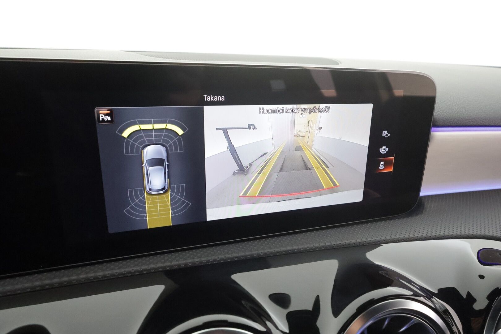 Mercedes-Benz A 2023 250 e A Business AMG Edition * Widescreen / Vakkari / LED / Sporttipenkit / P.kamera / Apple&Android * - 1.Om Suomi-auto / Kahdet renkaat ja vanteet