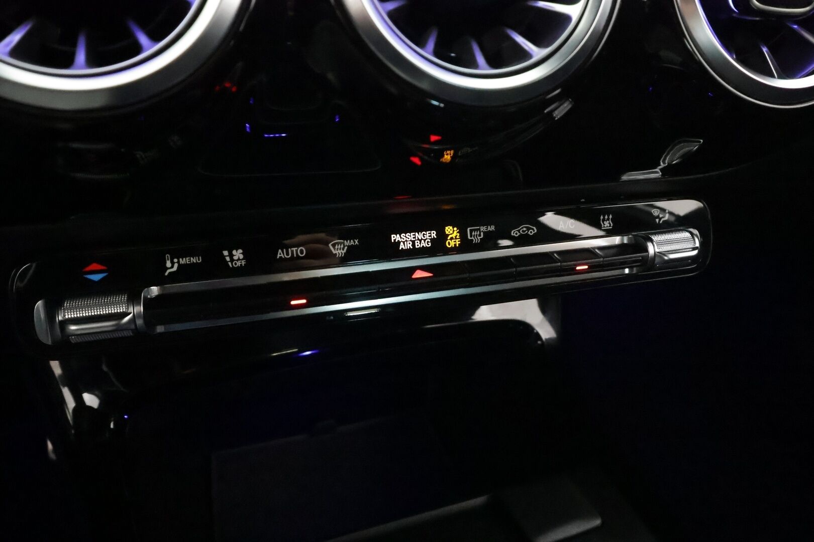 Mercedes-Benz A 2023 250 e A Business AMG Edition * Widescreen / Vakkari / LED / Sporttipenkit / P.kamera / Apple&Android * - 1.Om Suomi-auto / Kahdet renkaat ja vanteet