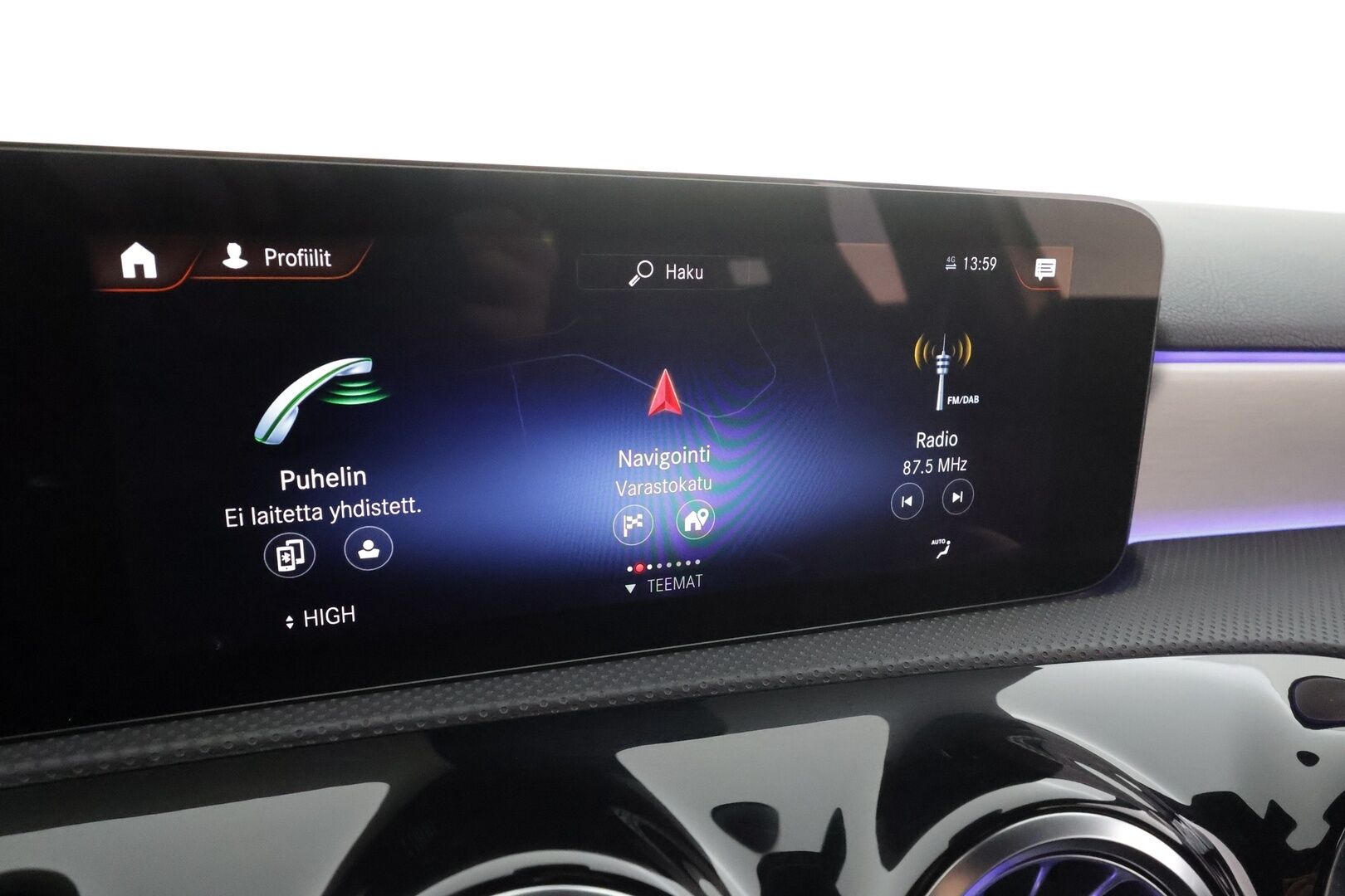 Mercedes-Benz A 2023 250 e A Business AMG Edition * Widescreen / Vakkari / LED / Sporttipenkit / P.kamera / Apple&Android * - 1.Om Suomi-auto / Kahdet renkaat ja vanteet