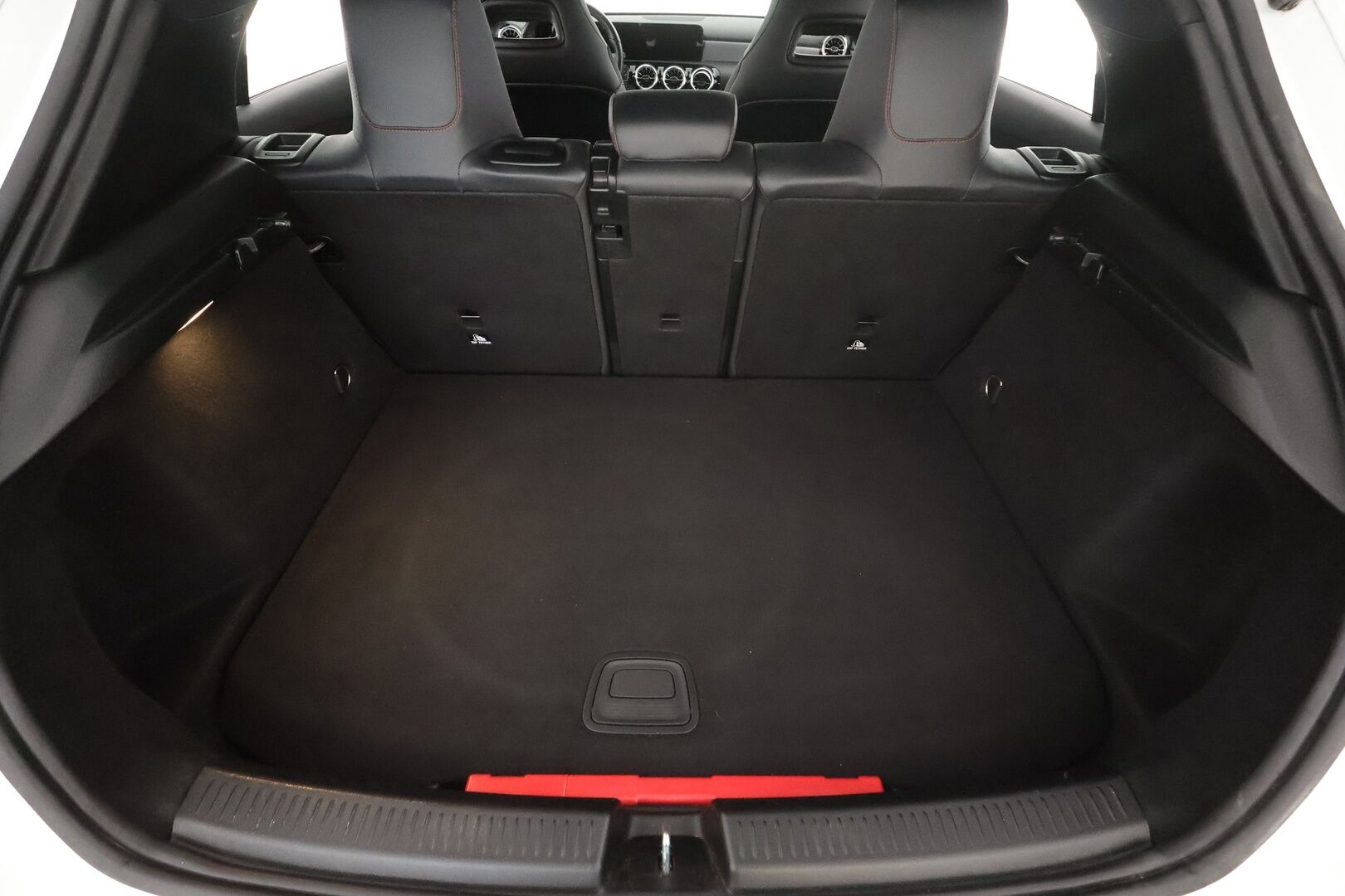 Mercedes-Benz A 2023 250 e A Business AMG Edition * Widescreen / Vakkari / LED / Sporttipenkit / P.kamera / Apple&Android * - 1.Om Suomi-auto / Kahdet renkaat ja vanteet