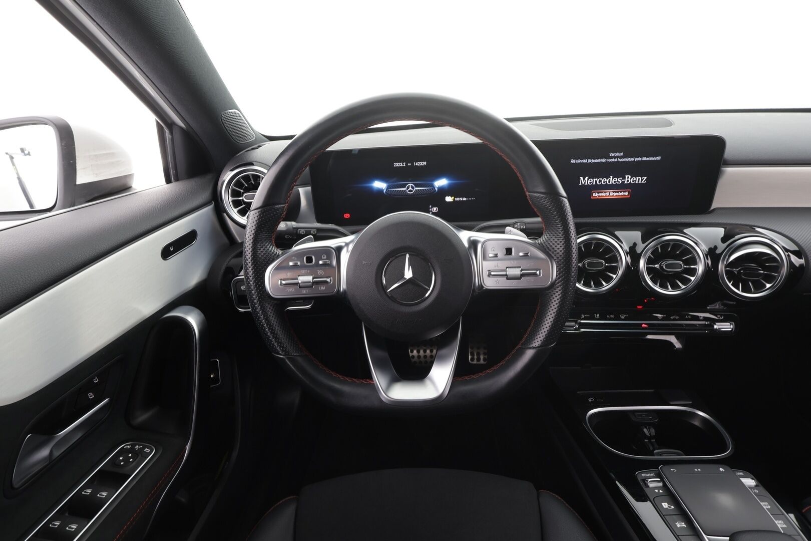 Mercedes-Benz A 2023 250 e A Business AMG Edition * Widescreen / Vakkari / LED / Sporttipenkit / P.kamera / Apple&Android * - 1.Om Suomi-auto / Kahdet renkaat ja vanteet