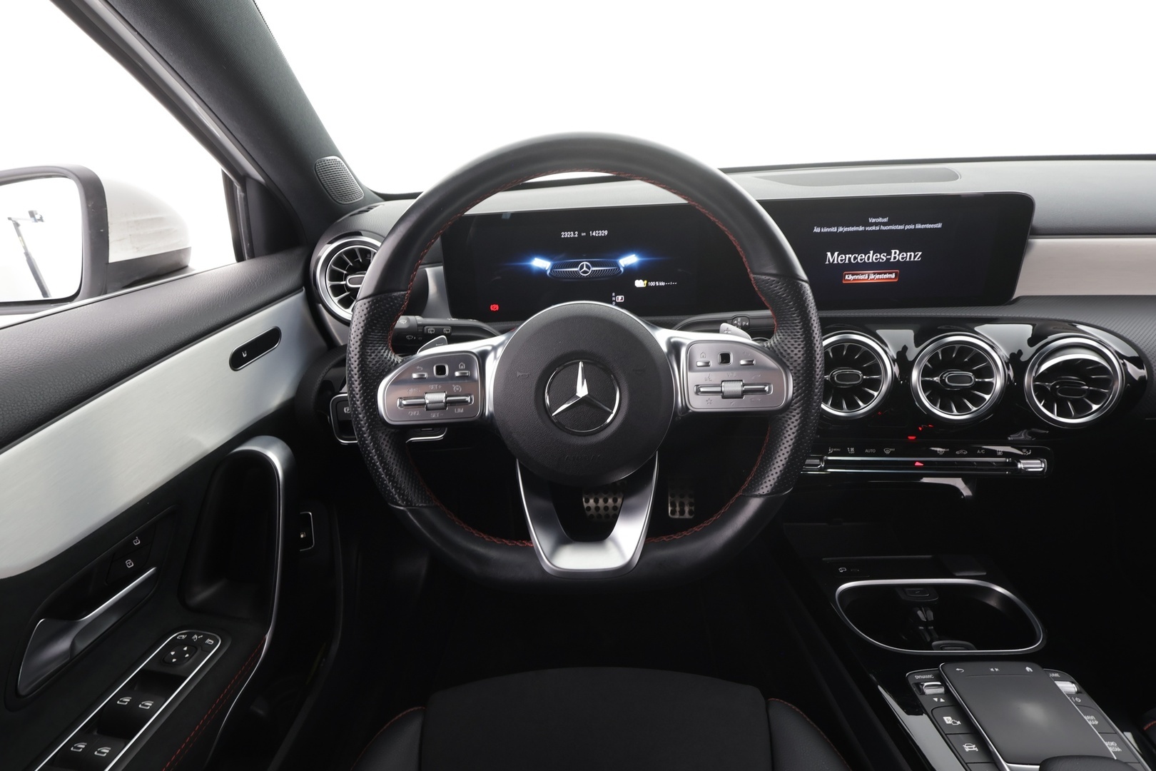 Mercedes-Benz A 2023 250 e A Business AMG Edition * Widescreen / Vakkari / LED / Sporttipenkit / P.kamera / Apple&Android * - 1.Om Suomi-auto / Kahdet renkaat ja vanteet