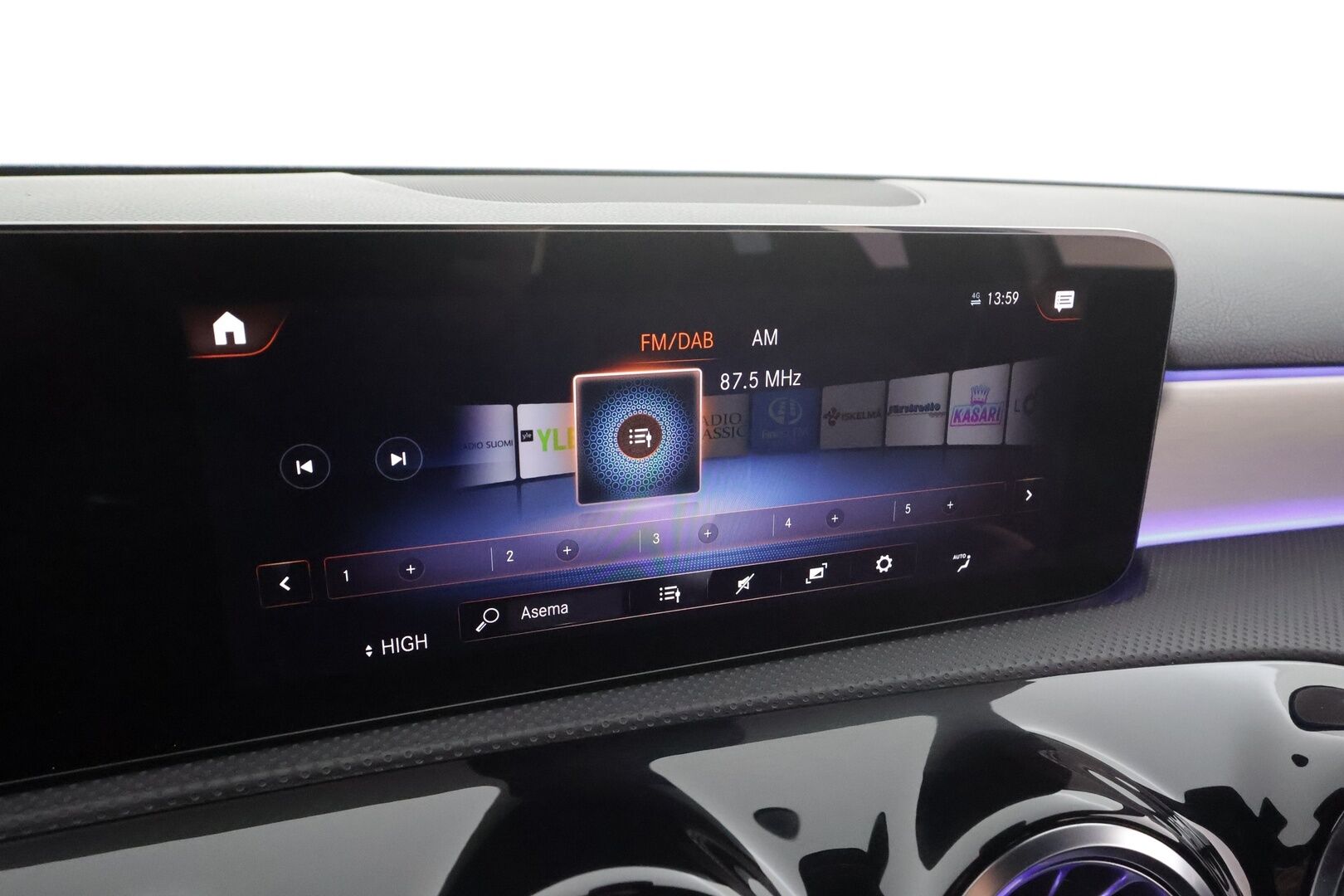 Mercedes-Benz A 2023 250 e A Business AMG Edition * Widescreen / Vakkari / LED / Sporttipenkit / P.kamera / Apple&Android * - 1.Om Suomi-auto / Kahdet renkaat ja vanteet