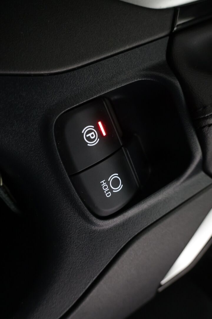 Toyota Corolla Cross 2023 2.0 Hybrid Launch Edition - ACC | P. kamera | BLIS | Bluetooth | Metalliväri | Sähkökontti | Ratinlämmitin | 