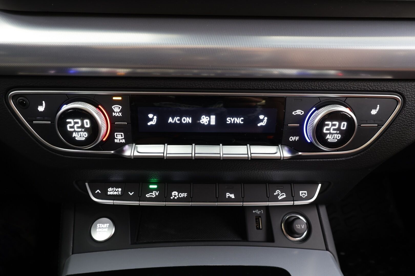 Audi Q5 2023 S line 55 TFSI e 270 kW quattro S tronic Electrified Edition * Koukku / ACC / Matrix-LED / P.Kamera / Sportnahat * - Ilma-alusta / Keyless / 1-om Suomi-auto / Kahdet renkaat / Merkkihuollot - HULLUT BLACKWEEK JATKOT - KORKOTARJOUS 2,49%