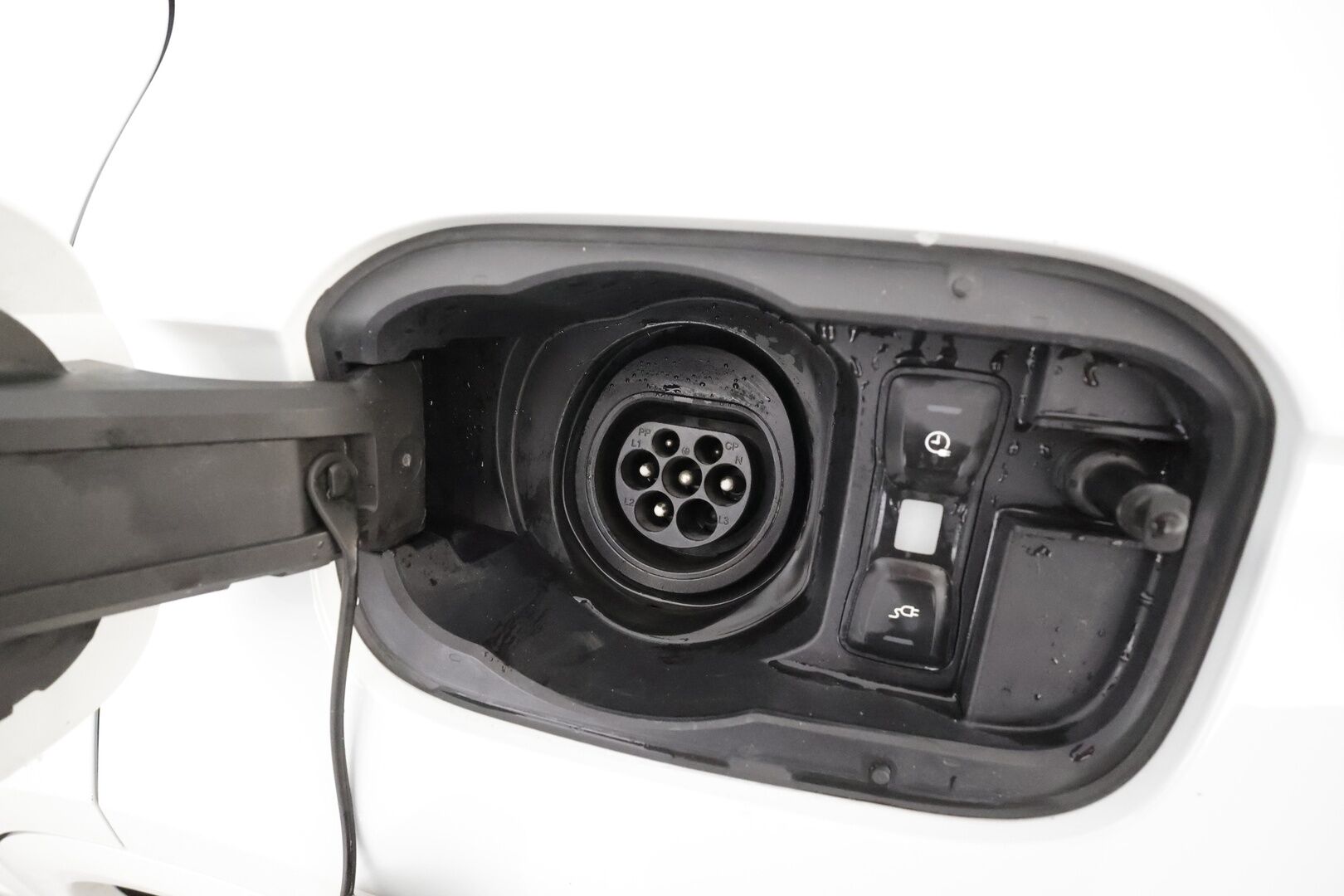 Audi Q5 2023 S line 55 TFSI e 270 kW quattro S tronic Electrified Edition * Koukku / ACC / Matrix-LED / P.Kamera / Sportnahat * - Ilma-alusta / Keyless / 1-om Suomi-auto / Kahdet renkaat / Merkkihuollot - HULLUT BLACKWEEK JATKOT - KORKOTARJOUS 2,49%