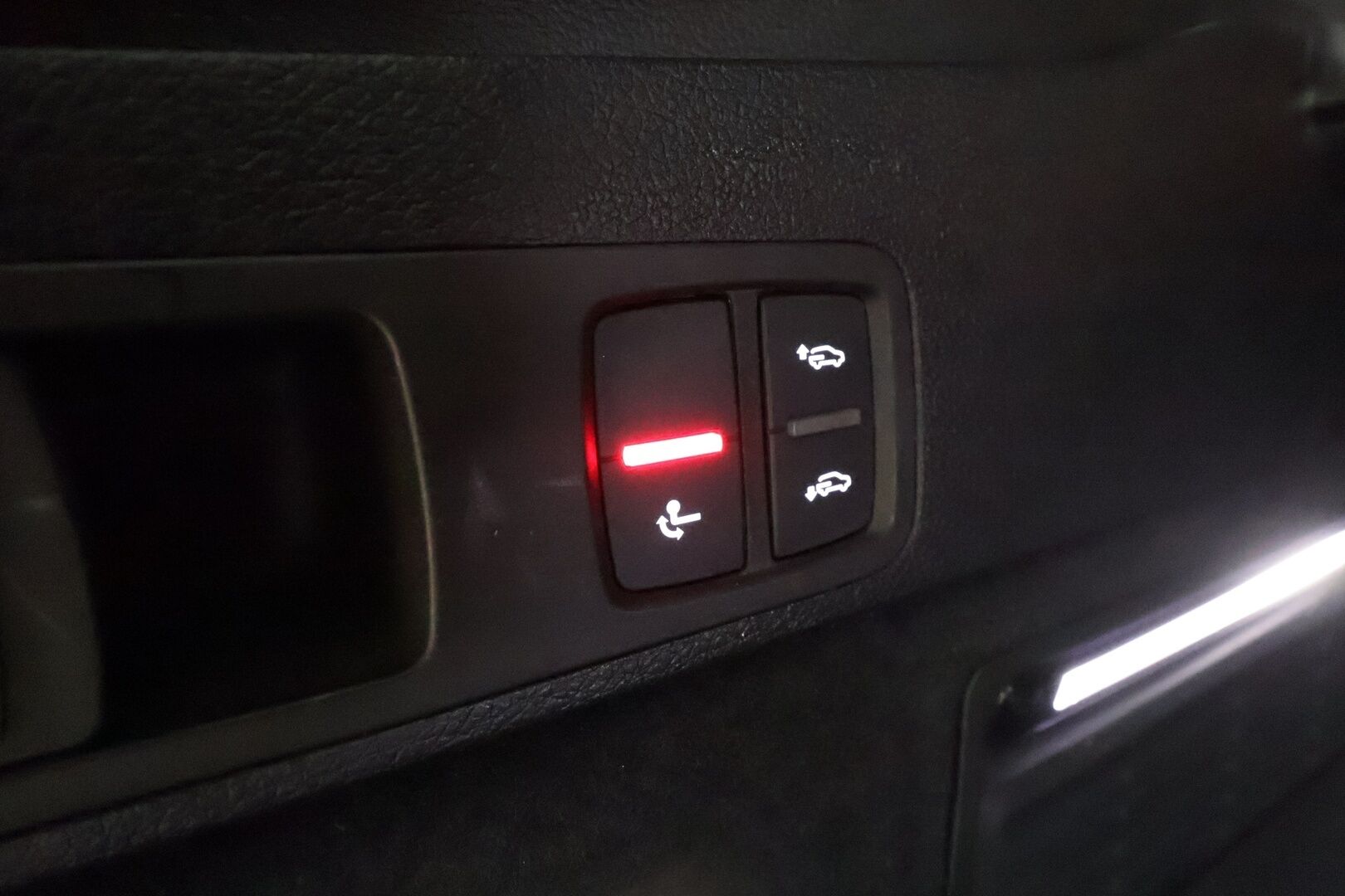 Audi Q5 2023 S line 55 TFSI e 270 kW quattro S tronic Electrified Edition *Koukku / ACC / Matrix-LED / Kamera /  Ilma-alusta / Keyless / Sportnahat * - SOH 98.6% / 1-om Suomi-auto / Kahdet renkaat + vanteet / Merkkihuollot / Huollettu 150tkm